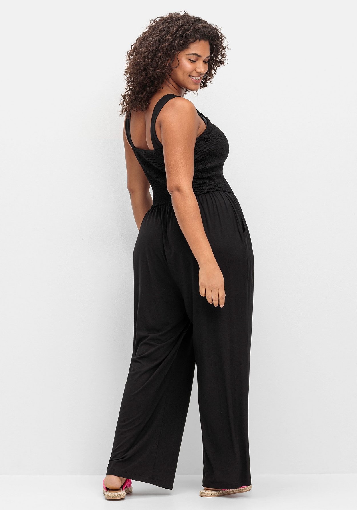 Sheego Jumpsuit »Jumpsuit mit Smok-Oberteil und weitem Bein«, mit Smok-Oberteil und weitem Bein