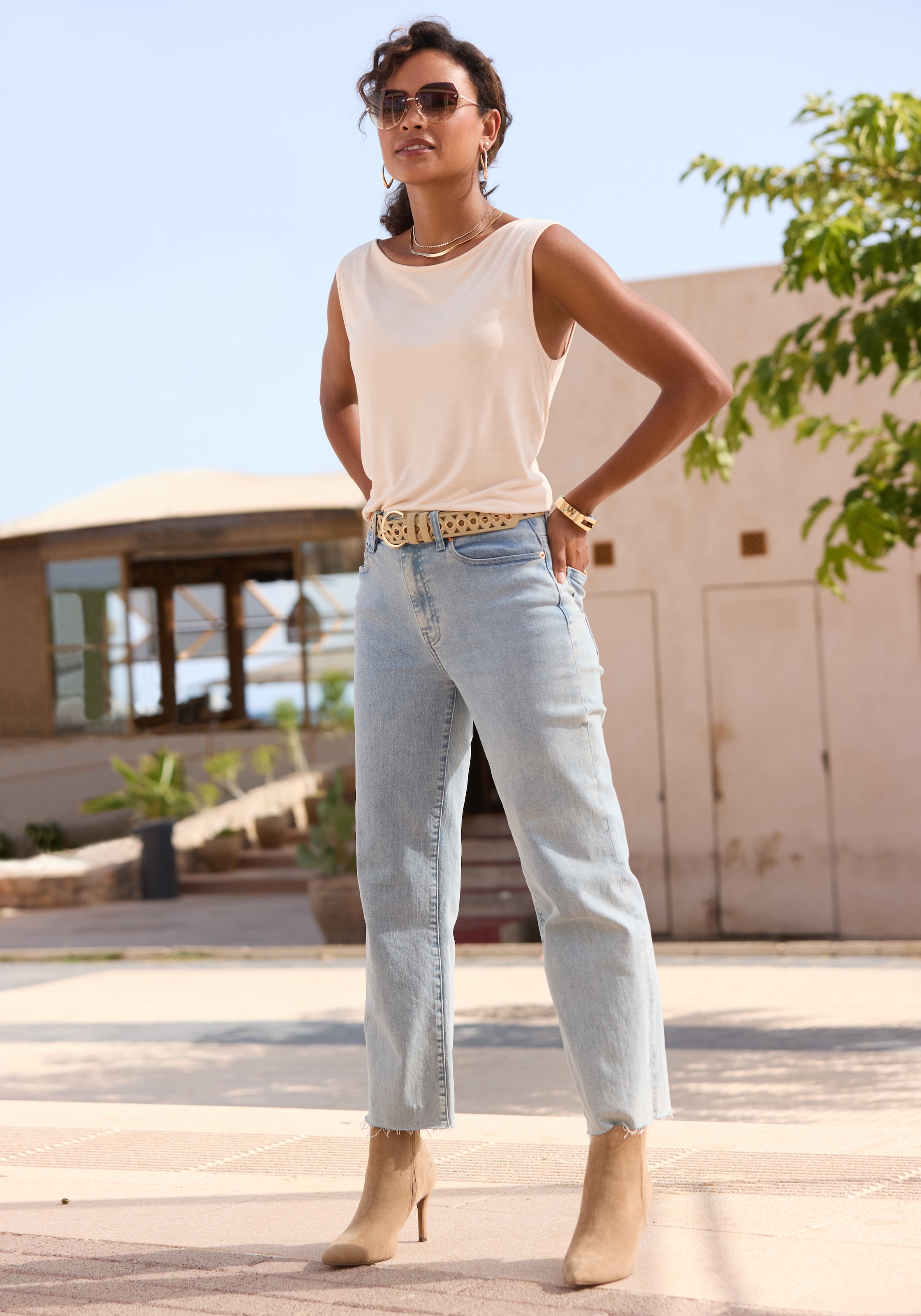 Buffalo Weite Jeans, mit leicht ausgefranstem Beinabschluss, Culotte Jeans in 7/8-Länge