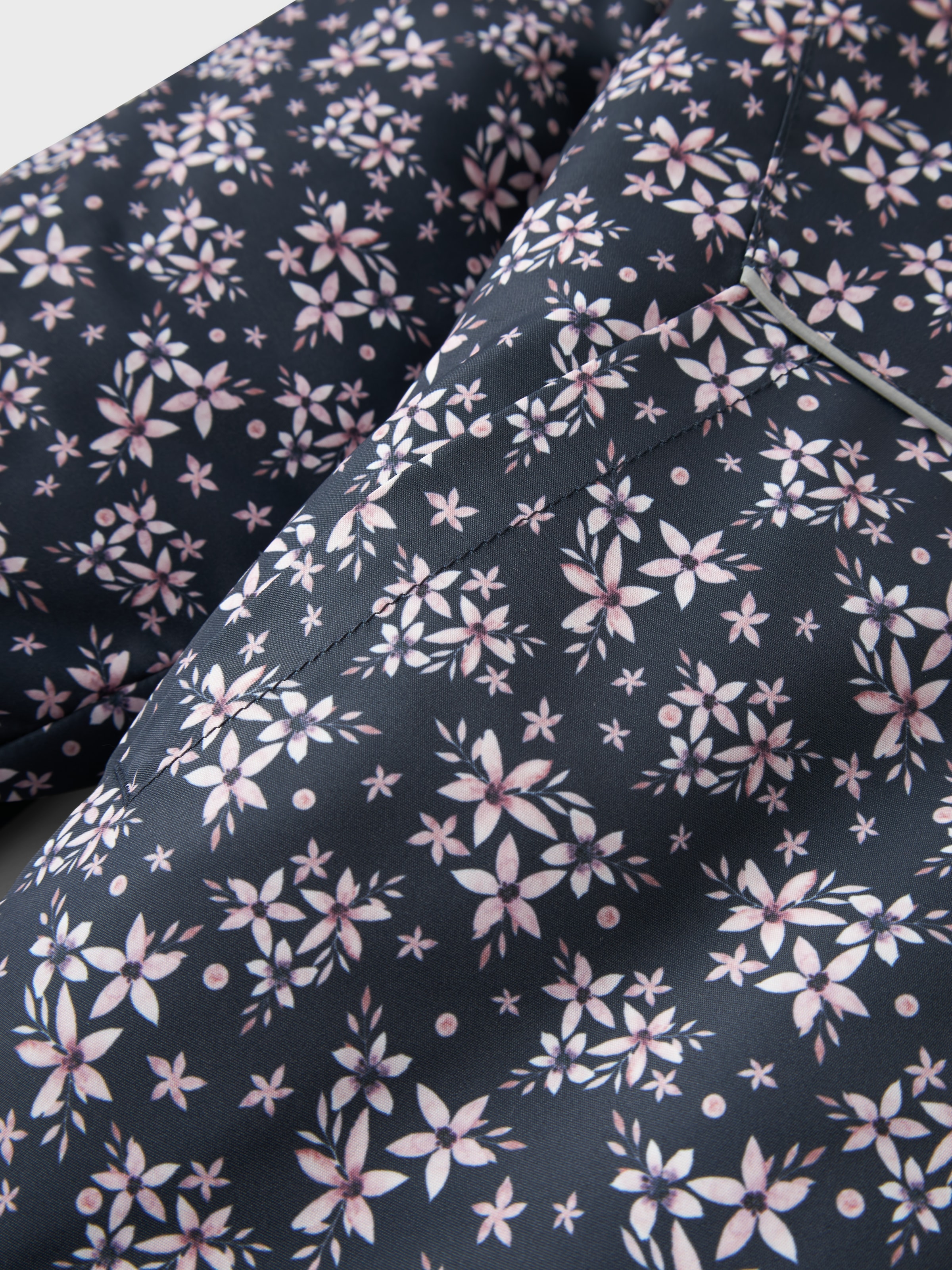 Name It Outdoorjacke »NKFMAXI JACKET AOP«, mit Kapuze, mit reflektierenden Details