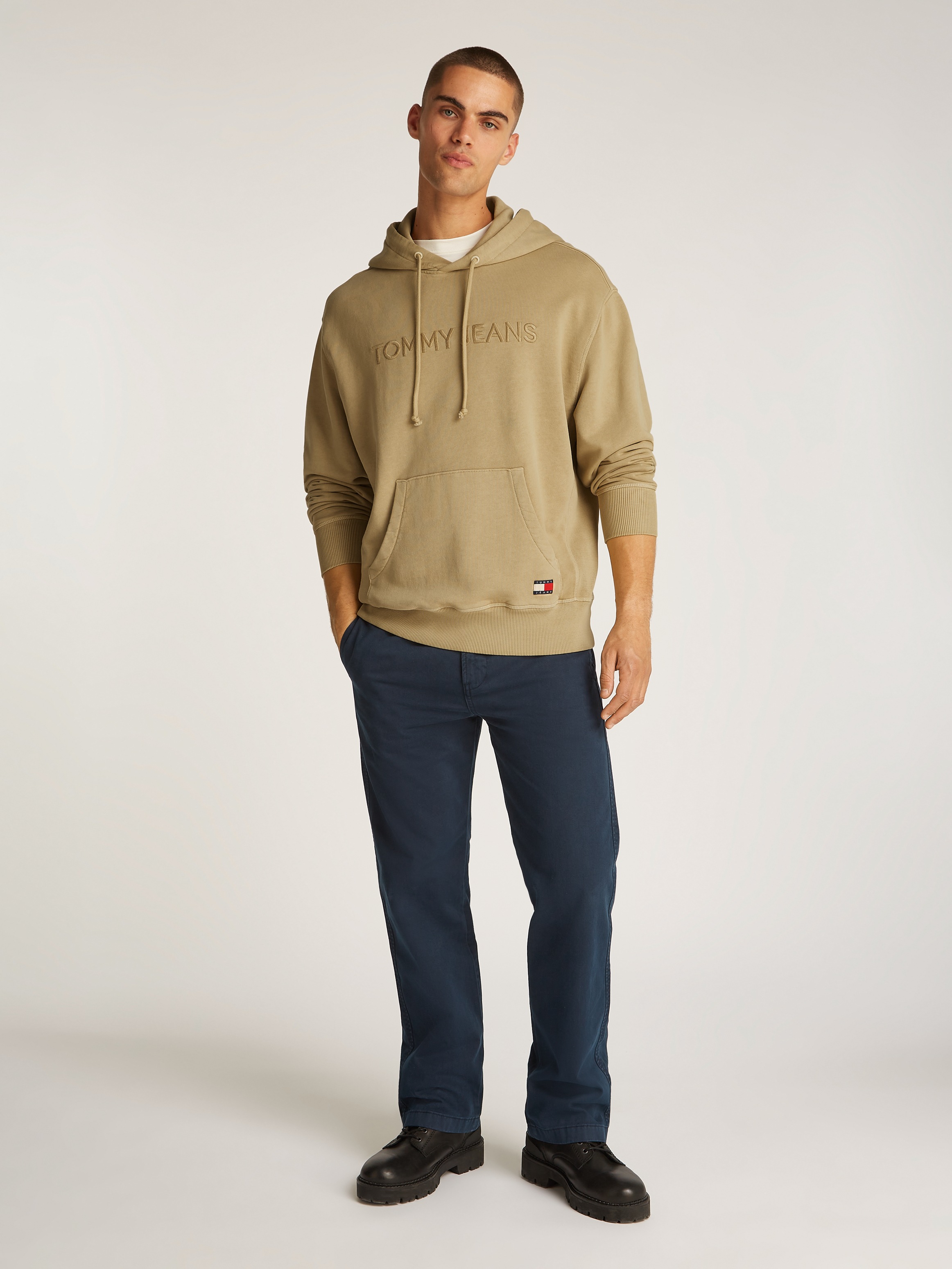 Tommy Jeans Hoodie »TJM RLX TJ LABEL HOODIE«, mit großer Logostickerei