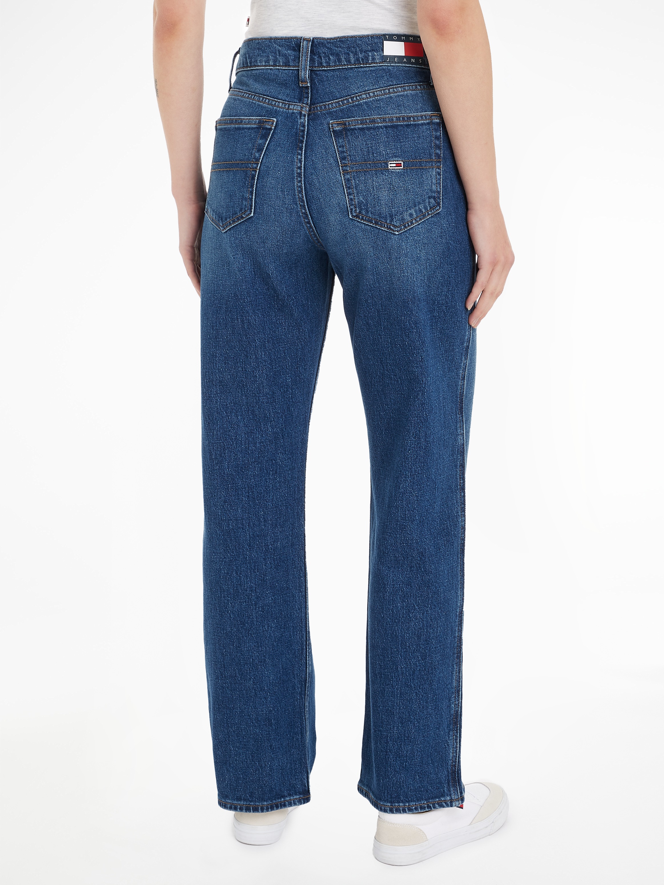 Tommy Jeans Loose-fit-Jeans »Betsy Mid Rise«, mit Logo-Badge