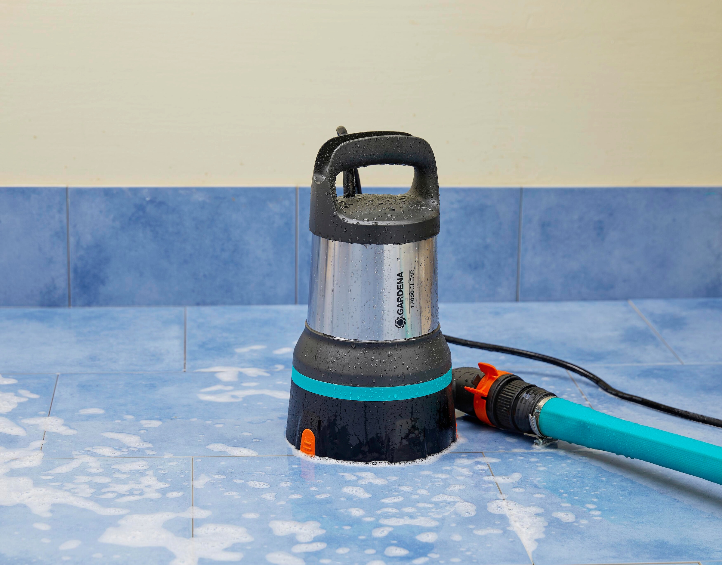 GARDENA Klarwasserpumpe »Tauchpumpe 17000 Aquasensor, 9036-20«, 17000 l/h max. Fördermenge