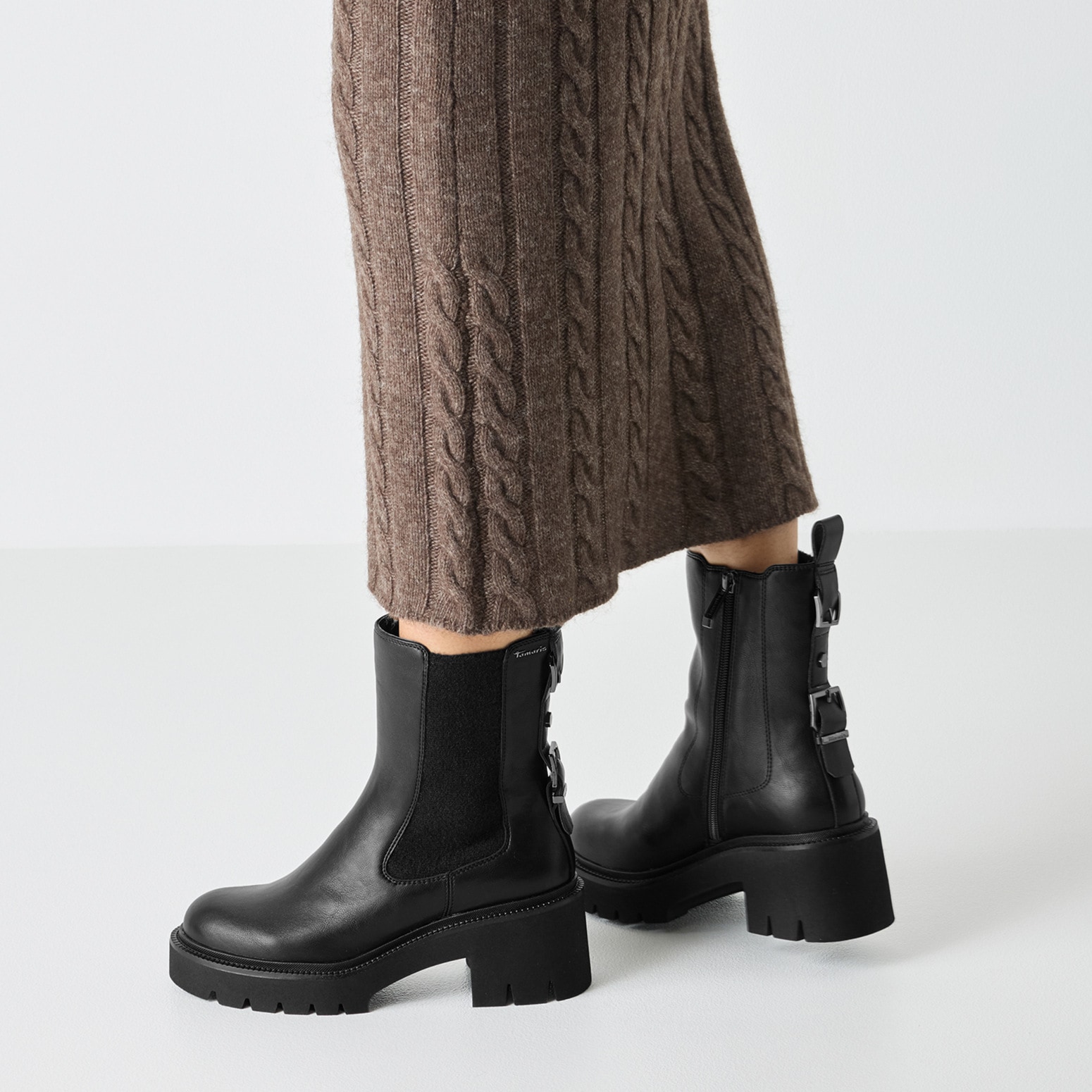 Tamaris Chelseaboots  , Blockabsatz, Stiefelette mit Zierschnallen-Element an der Ferse