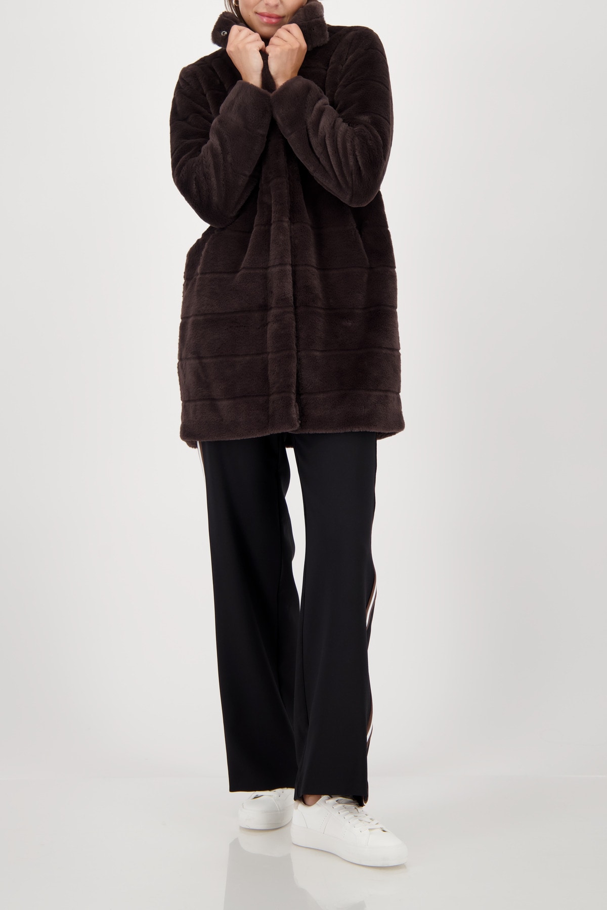 Monari Fellimitatmantel Regular fit mit Rundhalsausschnitt