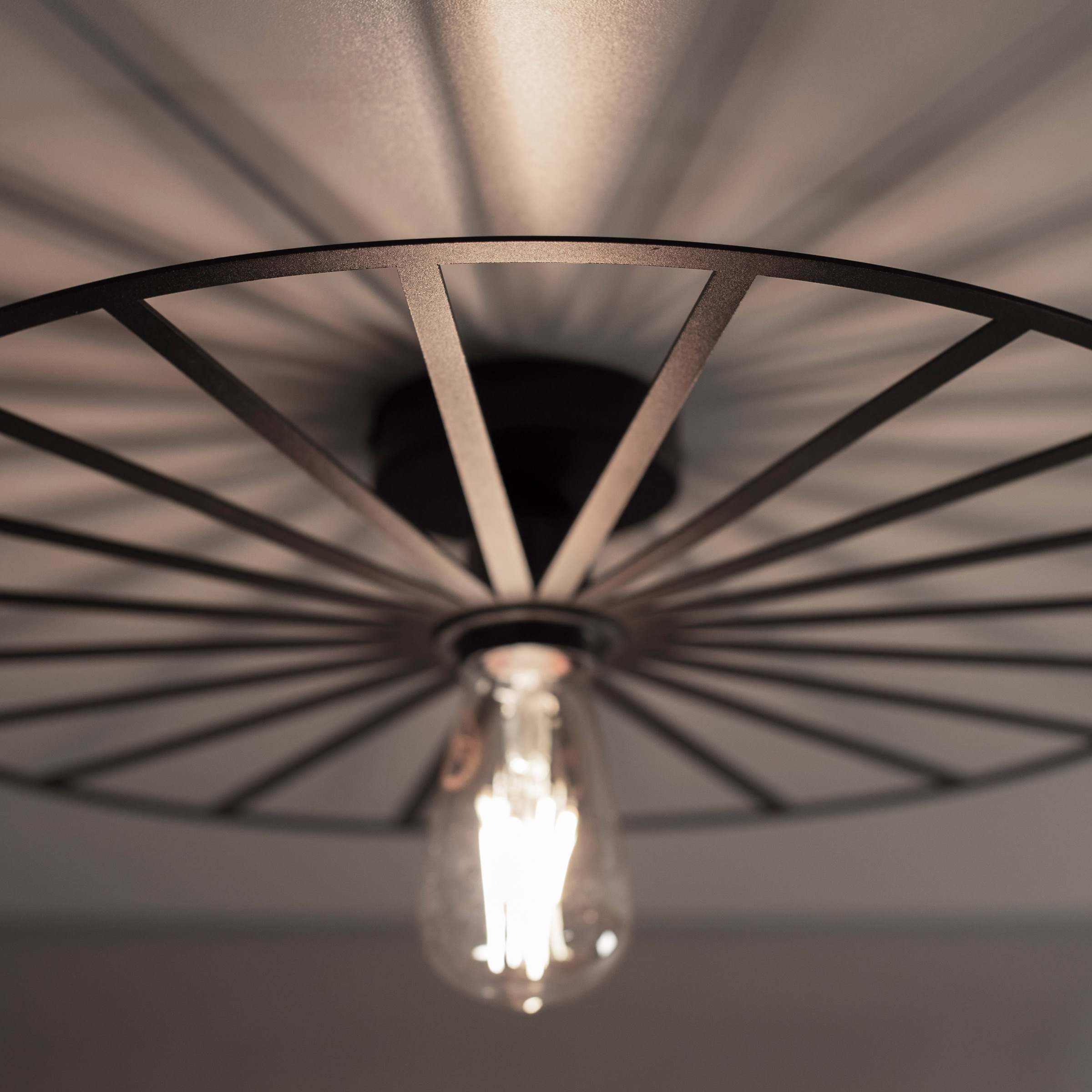 Leonique Deckenleuchte »Lotella«, 1 flammig, Leuchtmittel E27 | Leuchtmittel wechselbar, als Wand-und Deckenleuchte verwendbar, dekorative Speichenoptik