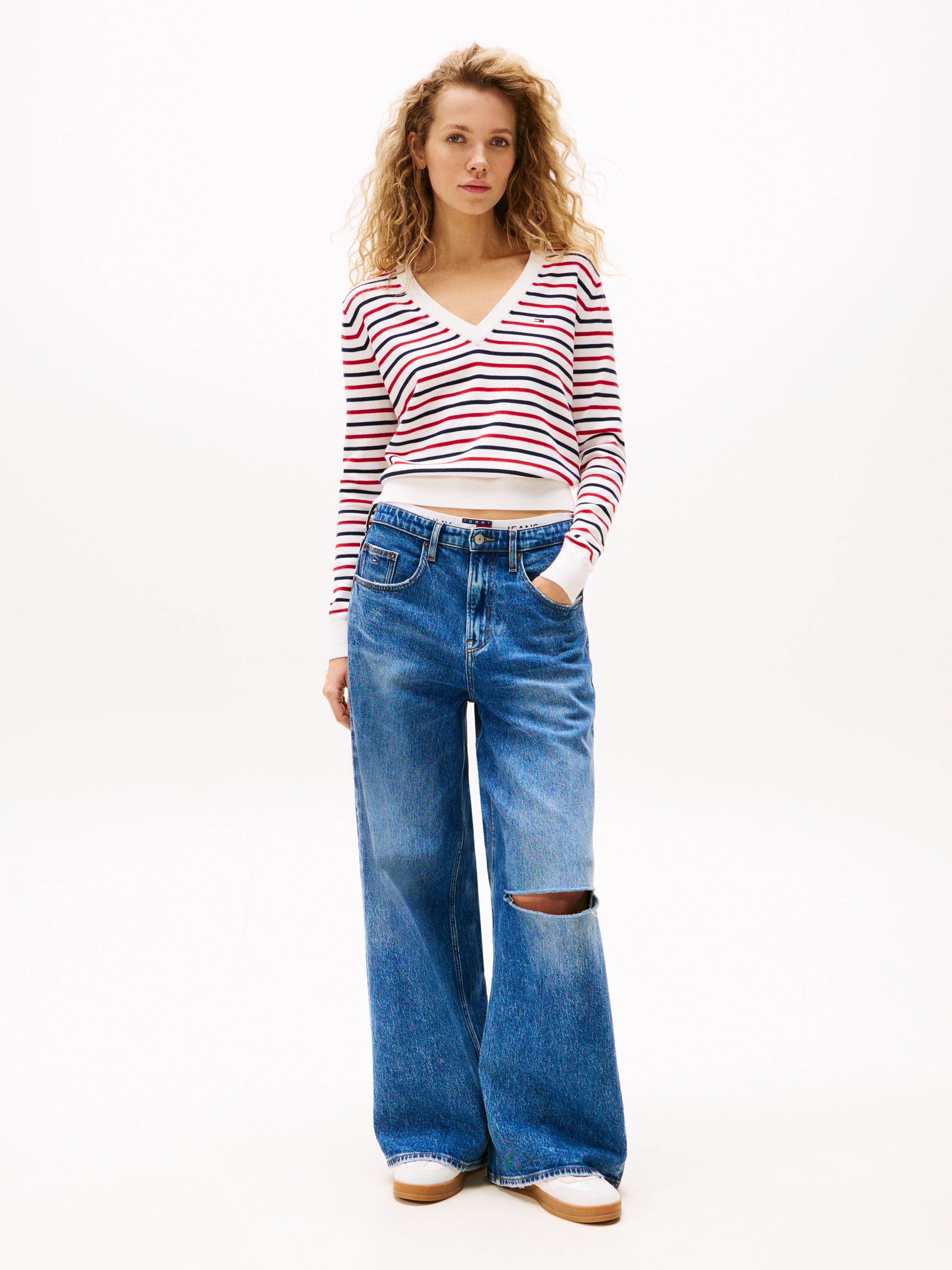 Tommy Jeans V-Ausschnitt-Pullover »TJW ESSENTIAL VNECK SWEATER EXT«, mit Logostickerei