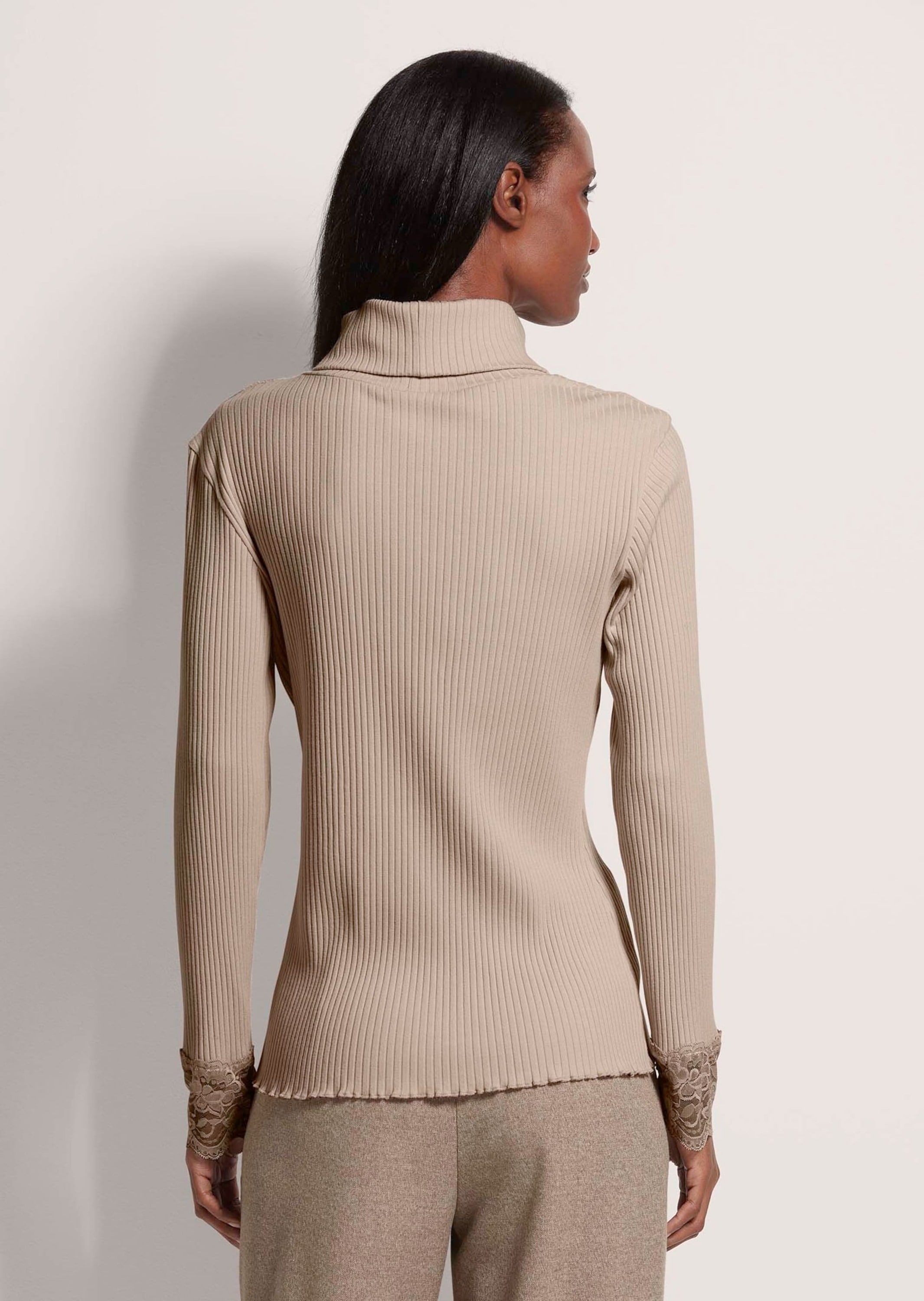 MADELEINE Langarmshirt »Rollkragenshirt Elegantes Basicshirt mit Spitze, Rollkragen«