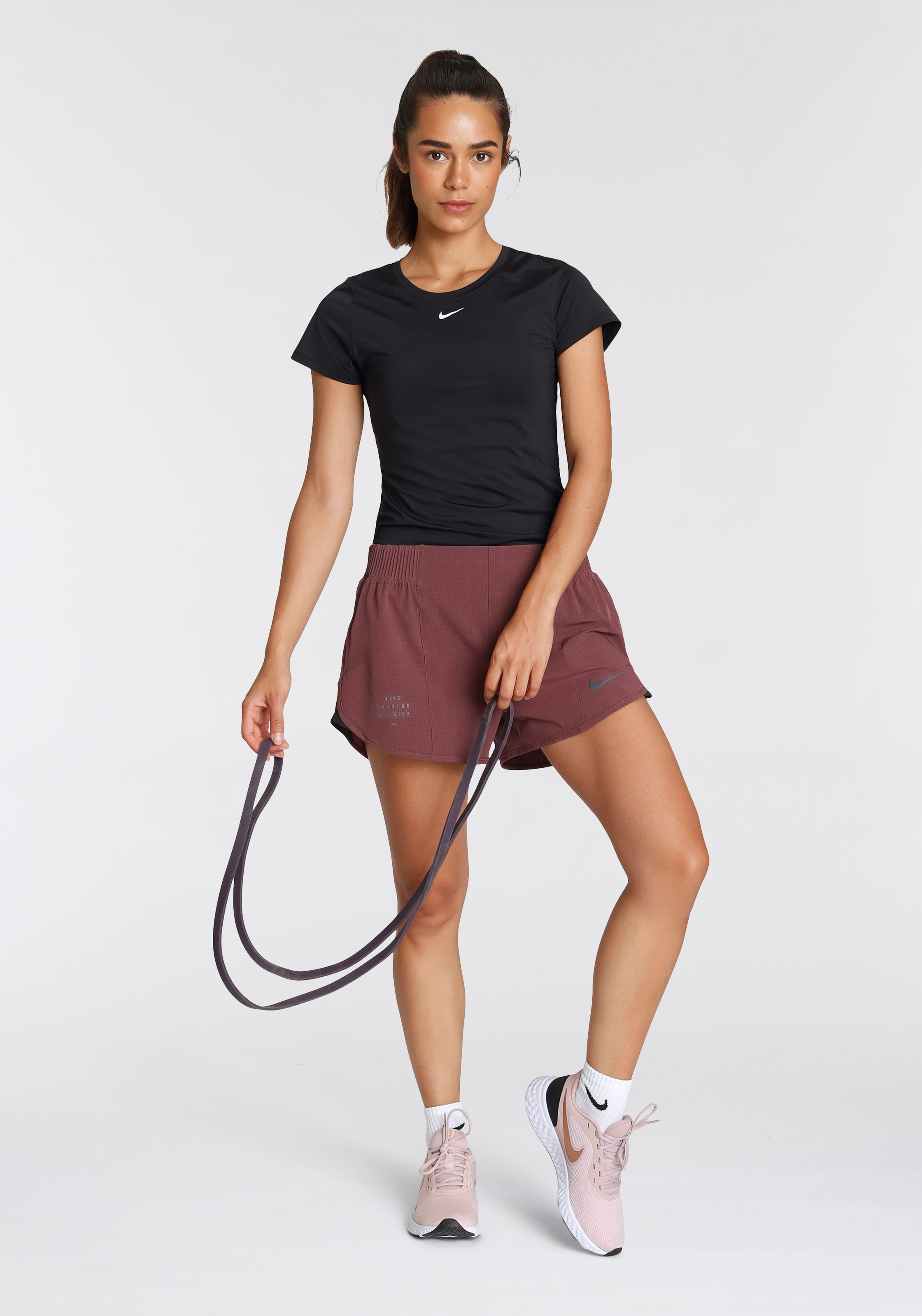 Nike Trainingsshirt »DRI-FIT ONE WOMENS SLIM FIT SHORT-S«