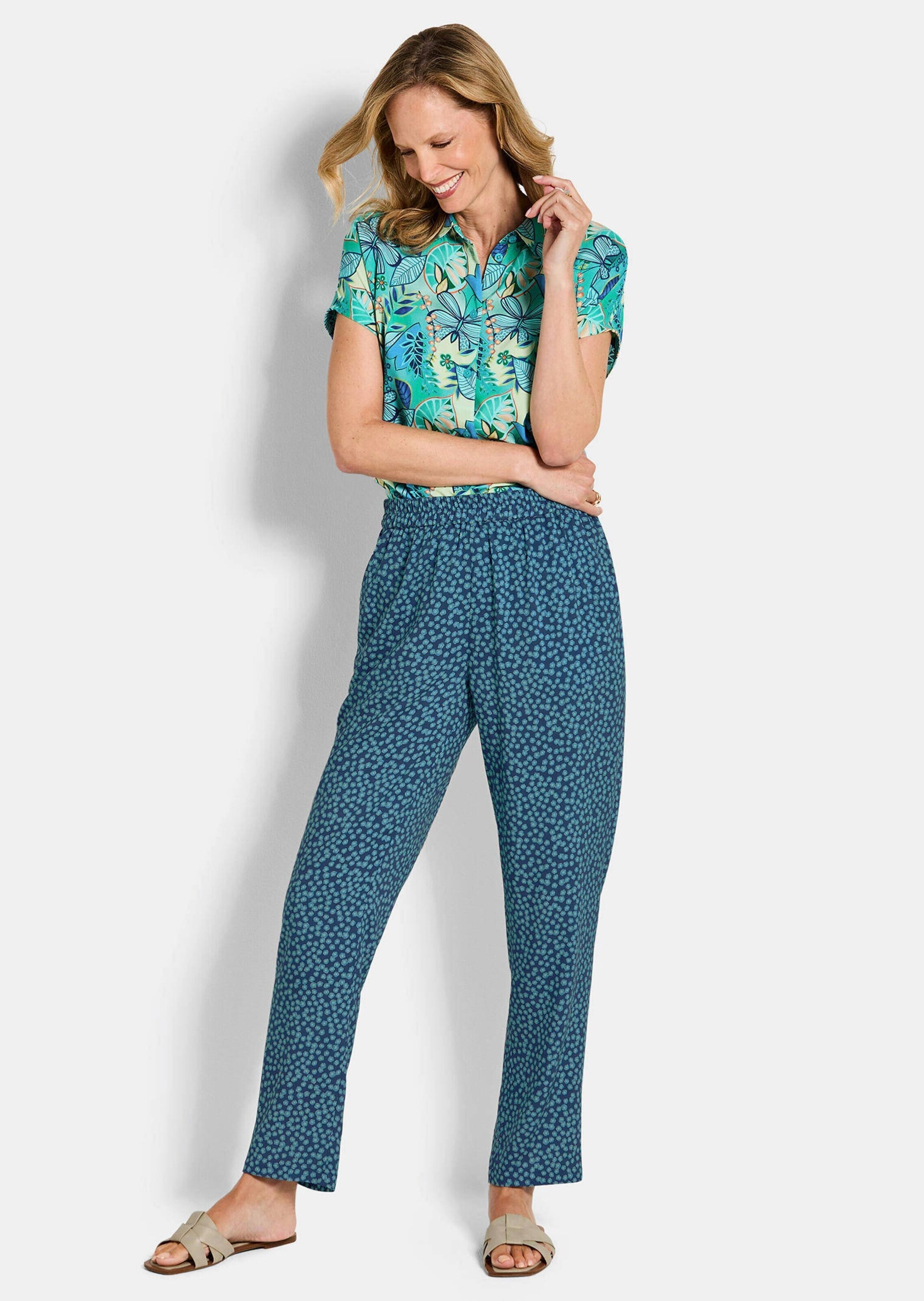 GOLDNER Schlupfhose »Kurzgröße Hose SARA mit Millefleurs-Print«