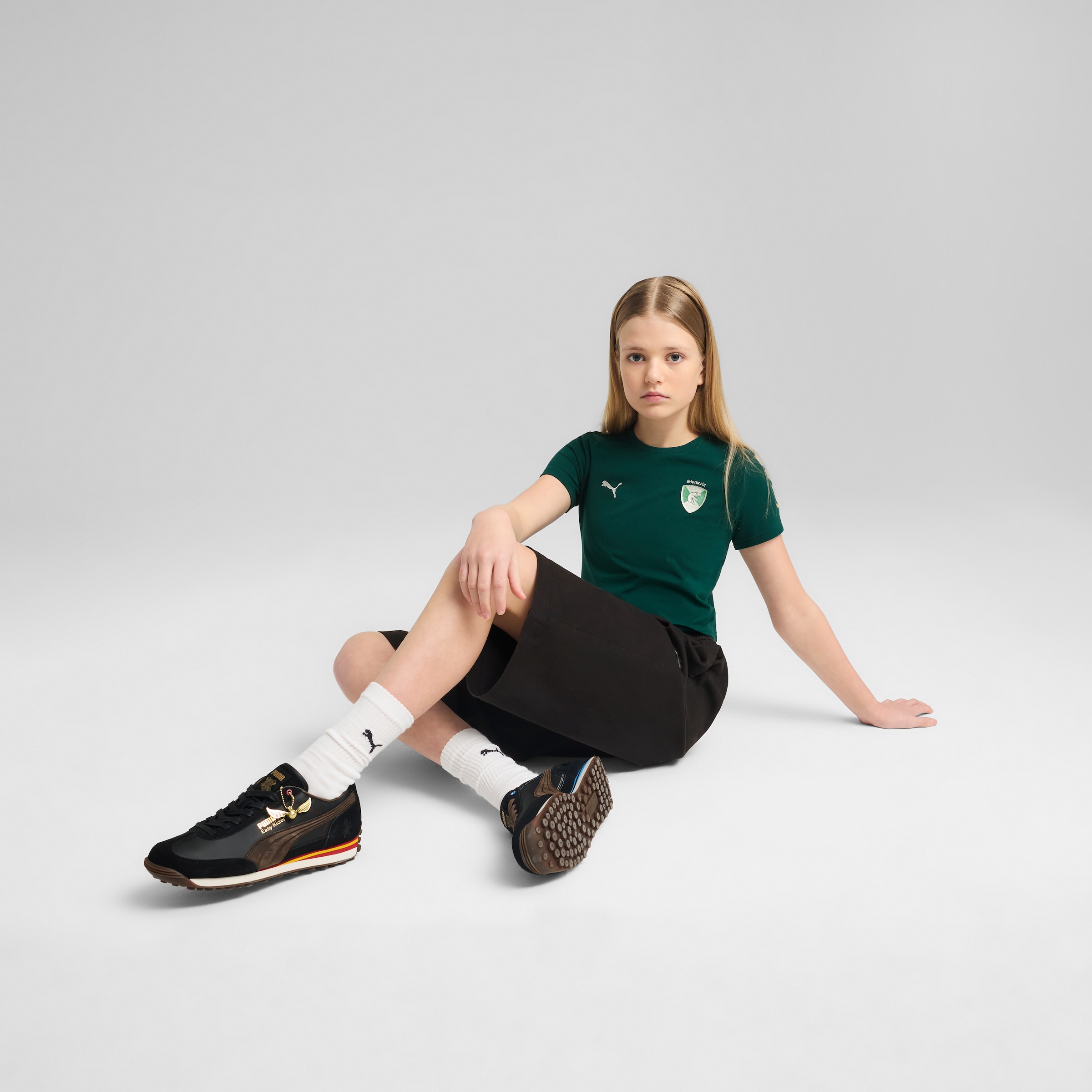 PUMA T-Shirt »X HARRY POTTER BABY TEE« Slim Fit Passform, sportlicher Stil, Wappenprints in Metallic