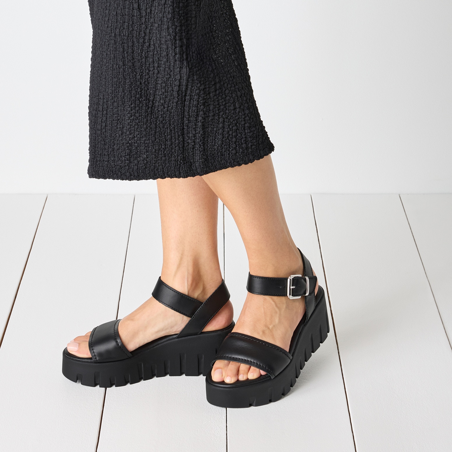 Tamaris Keilsandalette  Sommerschuh, Riemchensandale mit modischer Plateausohle