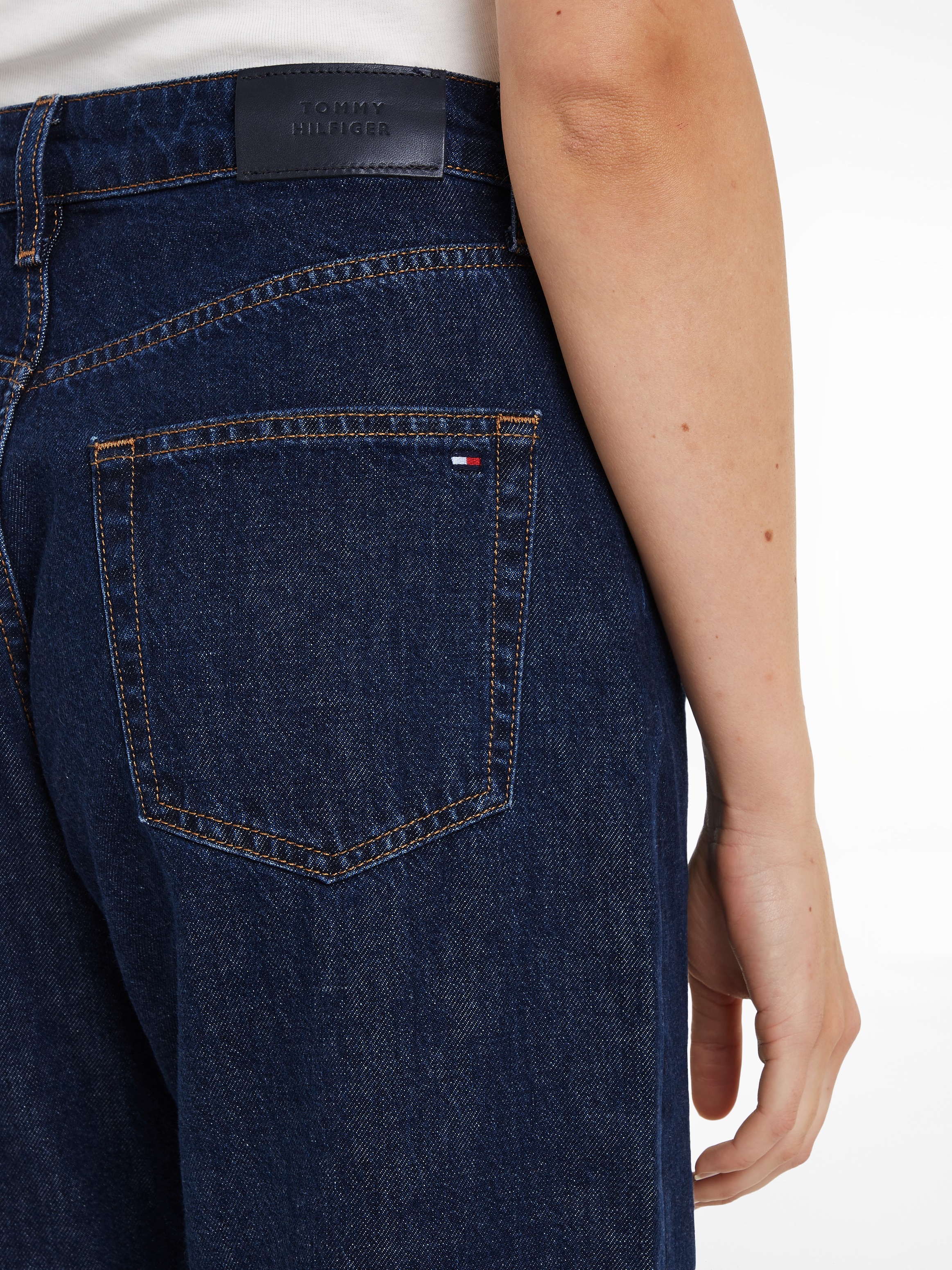 Tommy Hilfiger Loose-fit-Jeans »LOOSE STRAIGHT RW CLER«, mit Tommy Hilfiger Logo-Badge