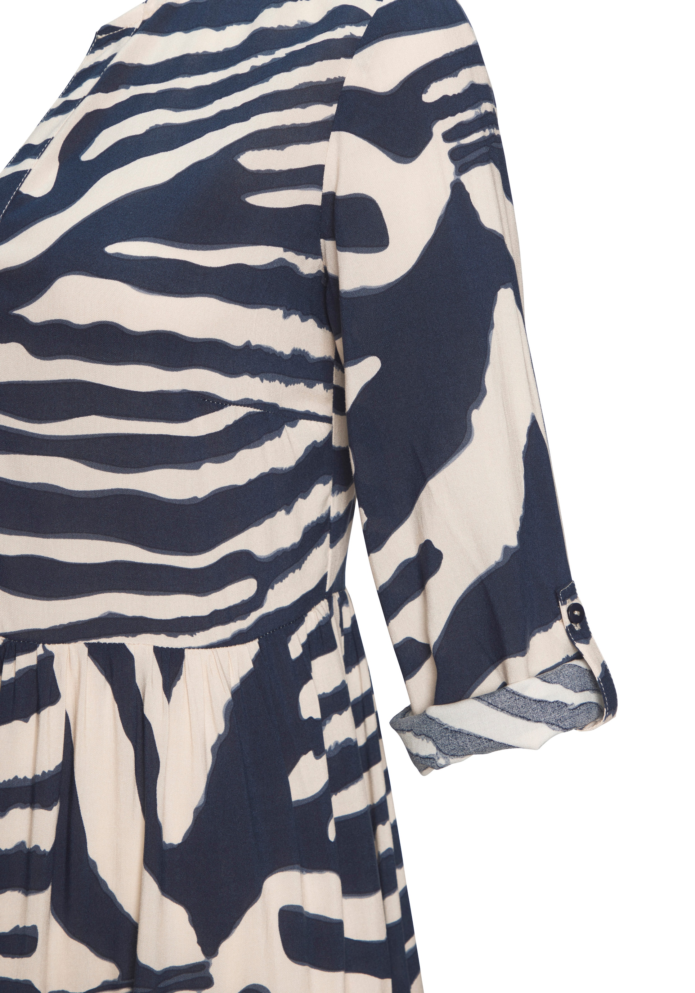 LASCANA Maxikleid »mit Animalprint und kurzer Knopfleiste aus Webware, 3/4-Ärmel« Ohne Taschen Sommerkleid in lockerer Passform, Kaftankleid mit weitem Rockteil