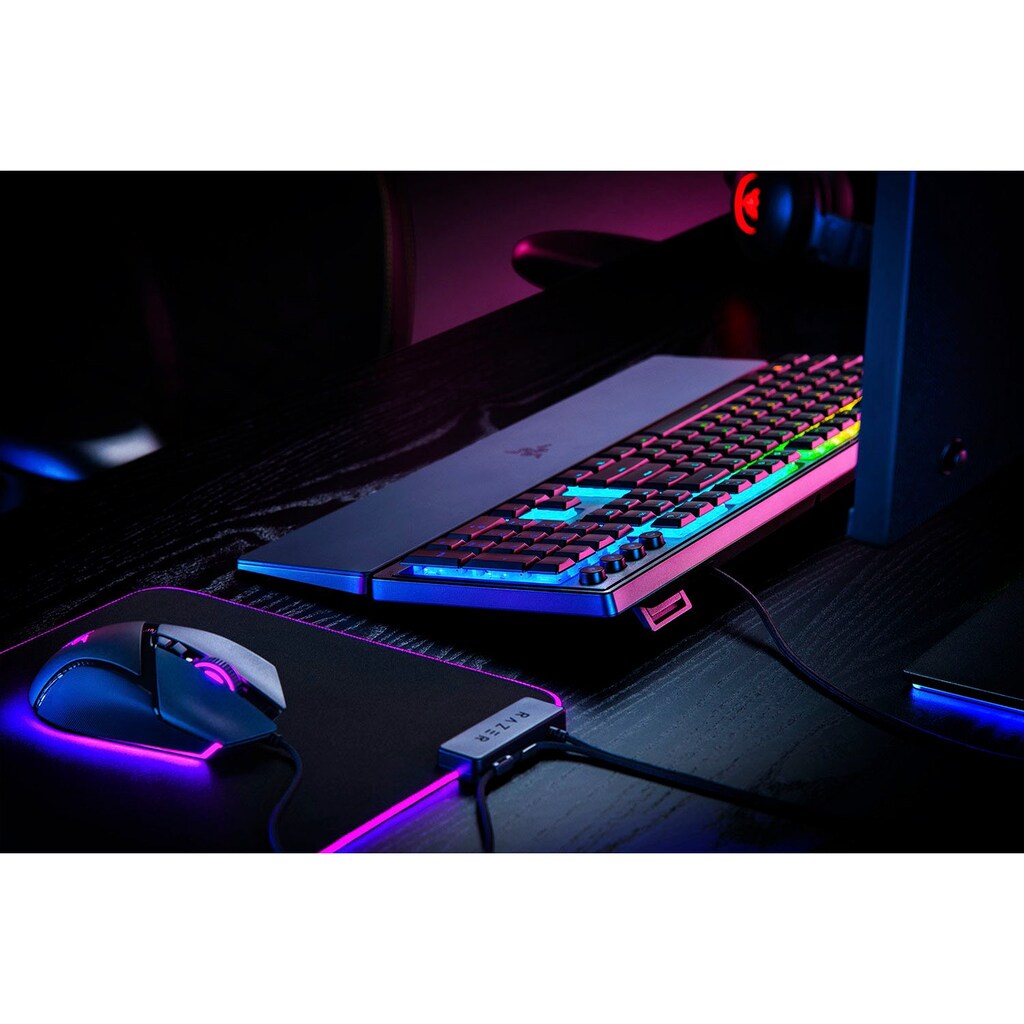 RAZER Gaming-Tastatur »Ornata V3«, (UV-Schutzbeschichtung-USB-Hub-Handgelenkauflage-ergonomische Form-Multimedia-Tasten-Ziffernblock)