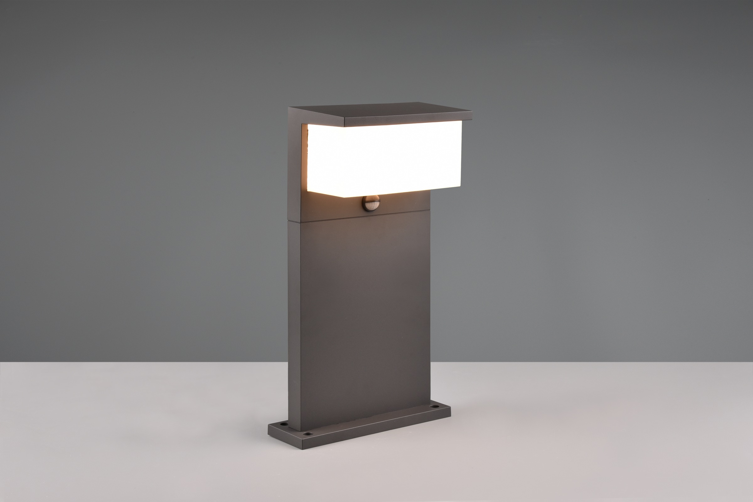 TRIO Leuchten LED Außen-Stehlampe »NESTOS, kleine LED Outdoor Stehleuchte Garten Höhe45cm Bewegungsmelder« LED-Board 1 Stk. Warmweiß LED warmweiß 3000K, 1300 Lumen, IP54 Pollerleuchte Terrasse Garten