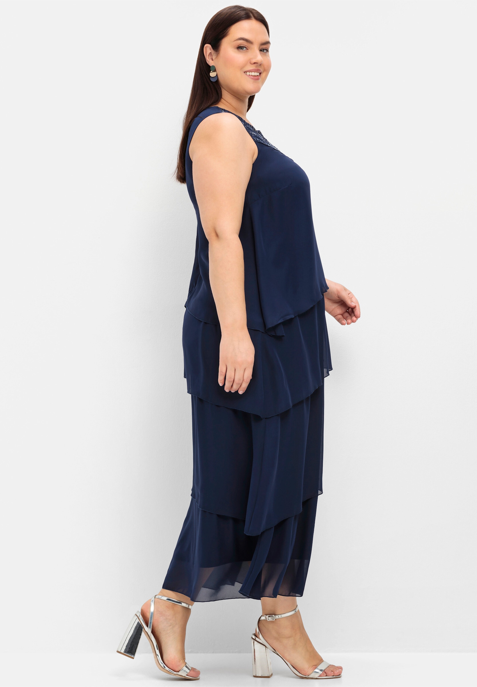 Sheego Jerseykleid »Abendkleid Abendkleid in Lagen-Optik, aus Chiffon« Ohne Tasche in figurumspielender Form