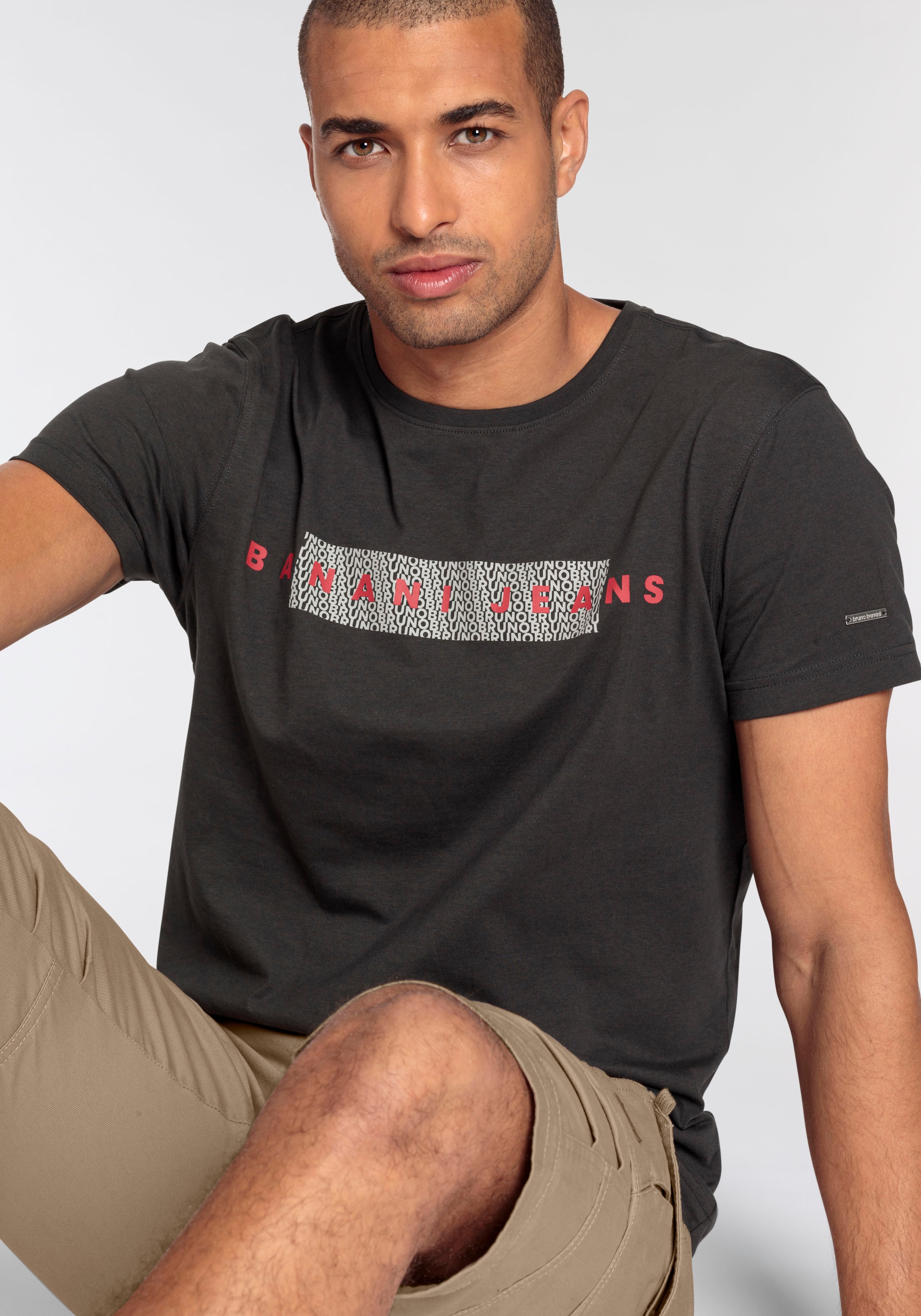 Bruno Banani Rundhalsshirt, schmal geschnitten, mit lässigem Print, Rundhals, casualer Stil