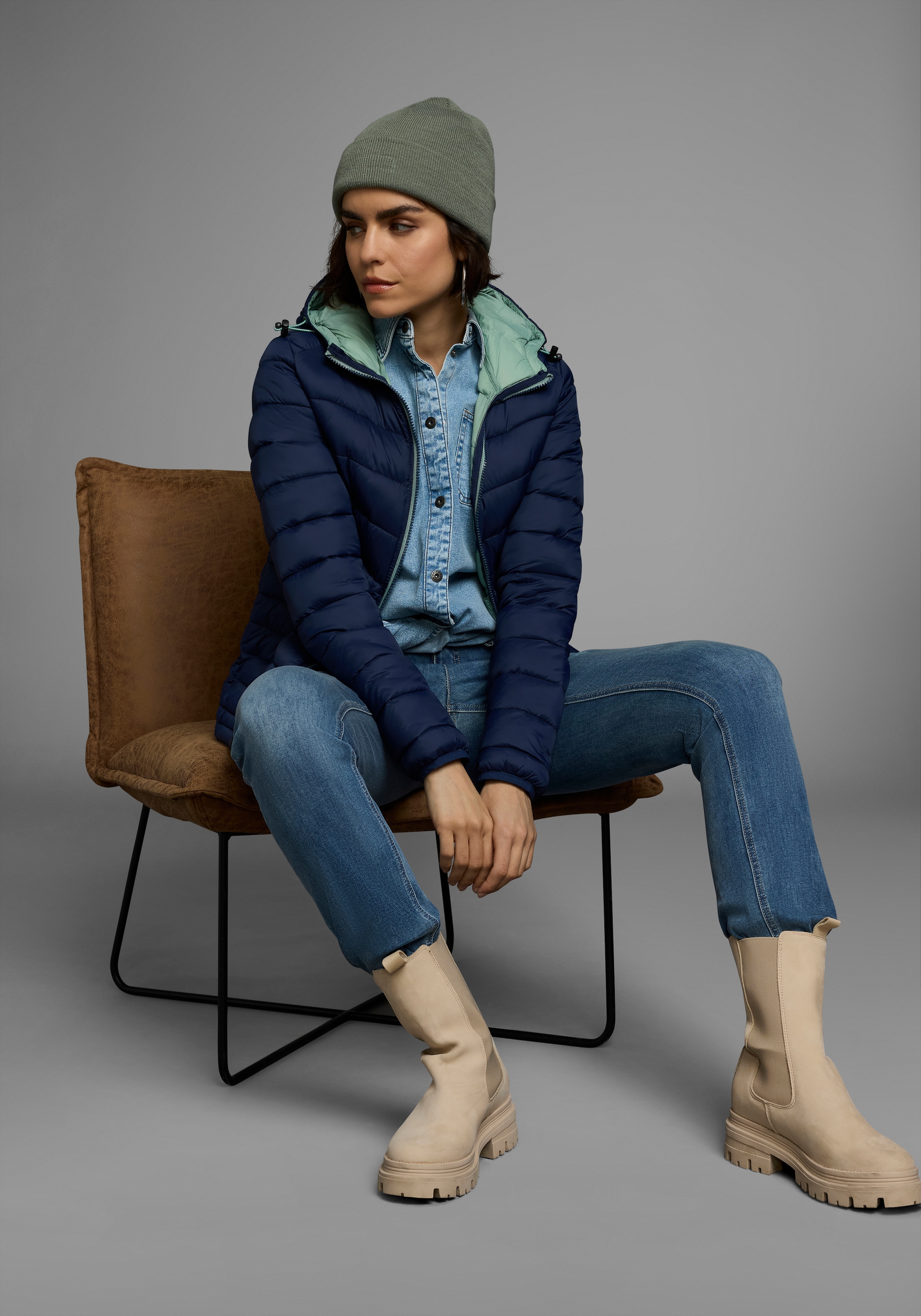 Polarino Steppjacke, mit Kapuze, Übergangsjacke für kühle Tage, aus leichtem Webmaterial