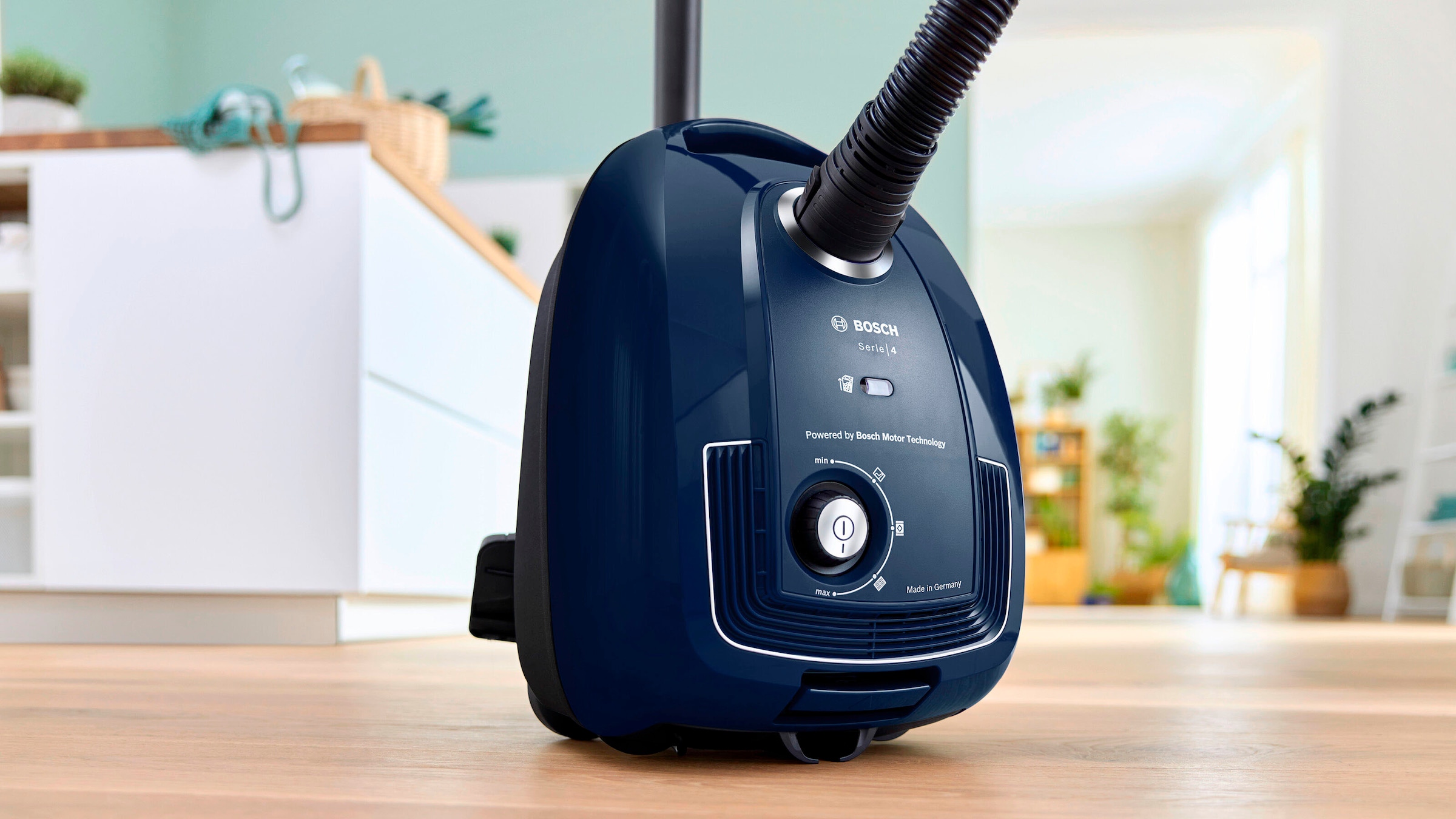 BOSCH Bodenstaubsauger »BGD38BU2«, 600 W, mit Beutel, aus 30 % recyceltem Kunststoff