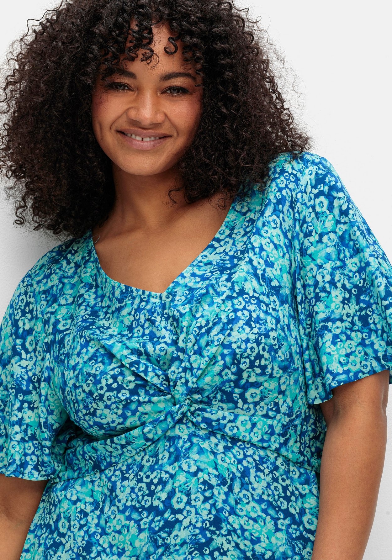 Sheego Sommerkleid »Maxikleid mit Knotendetail in der Taille«, mit Knotendetail in der Taille