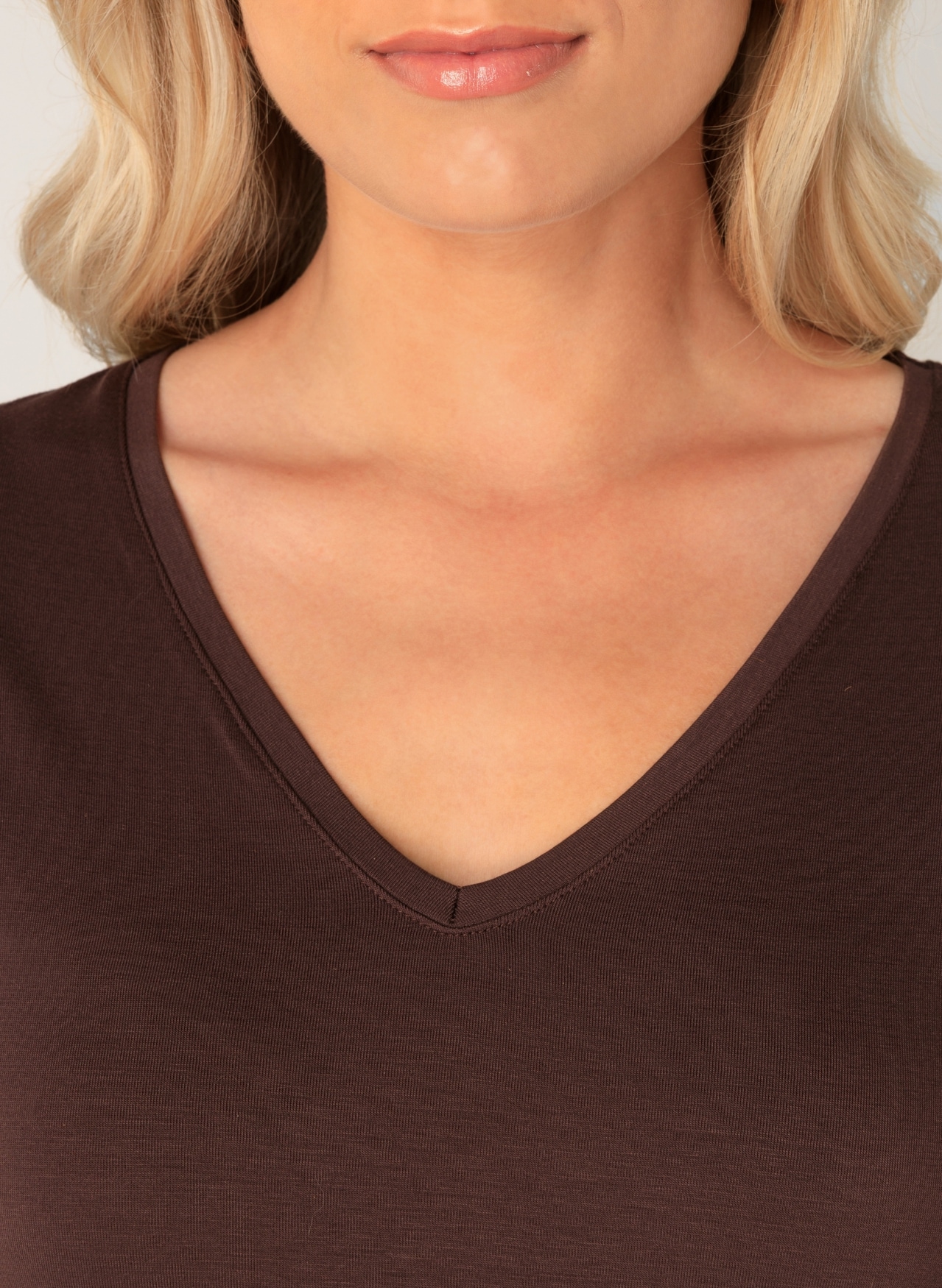 Base Level T-Shirt »Yanic« mit V-Ausschnitt