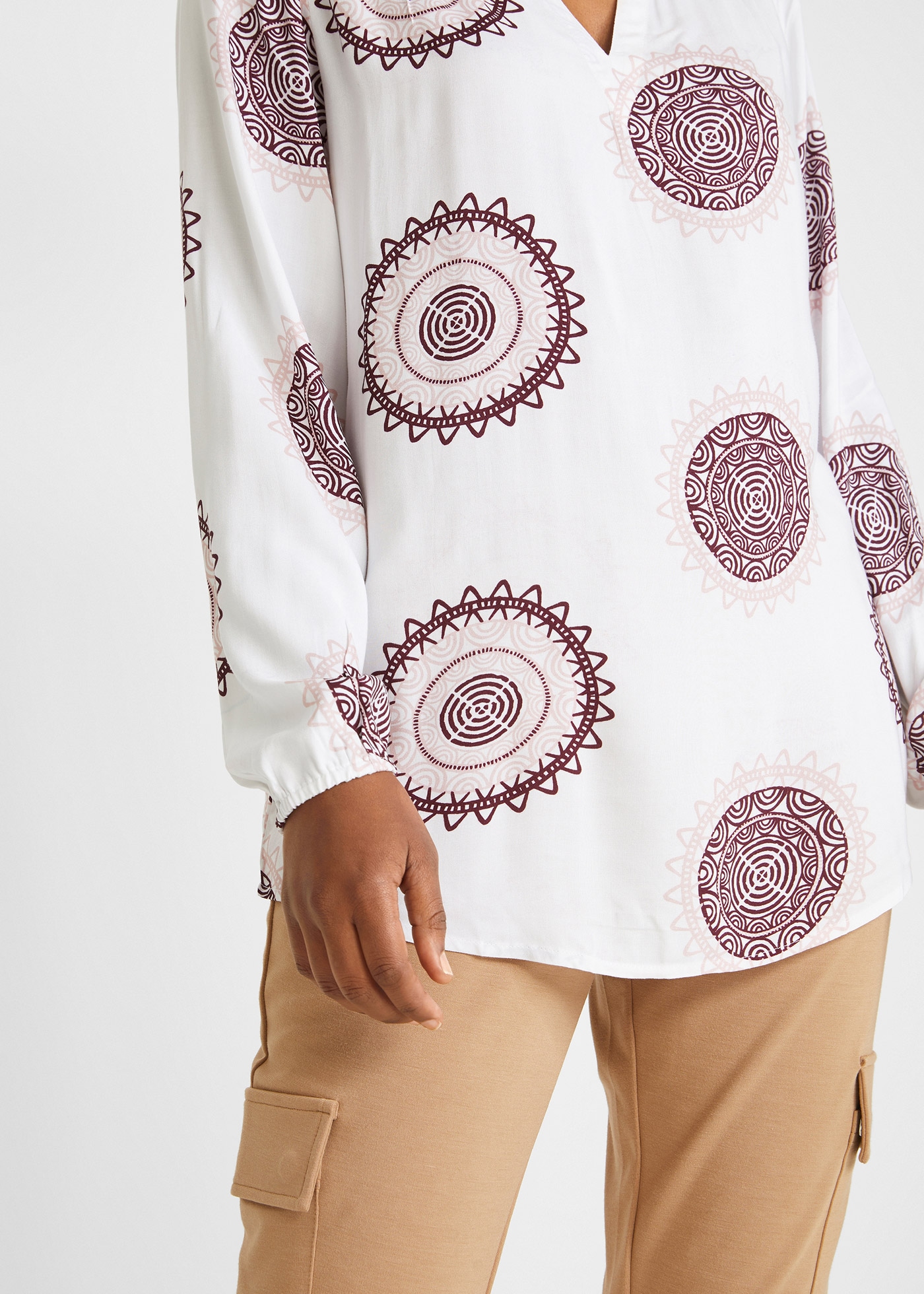 bonprix Tunika »Tunikabluse aus softer Viskose« für den Alltag, figurumspielende Passform, mit Umlegekragen