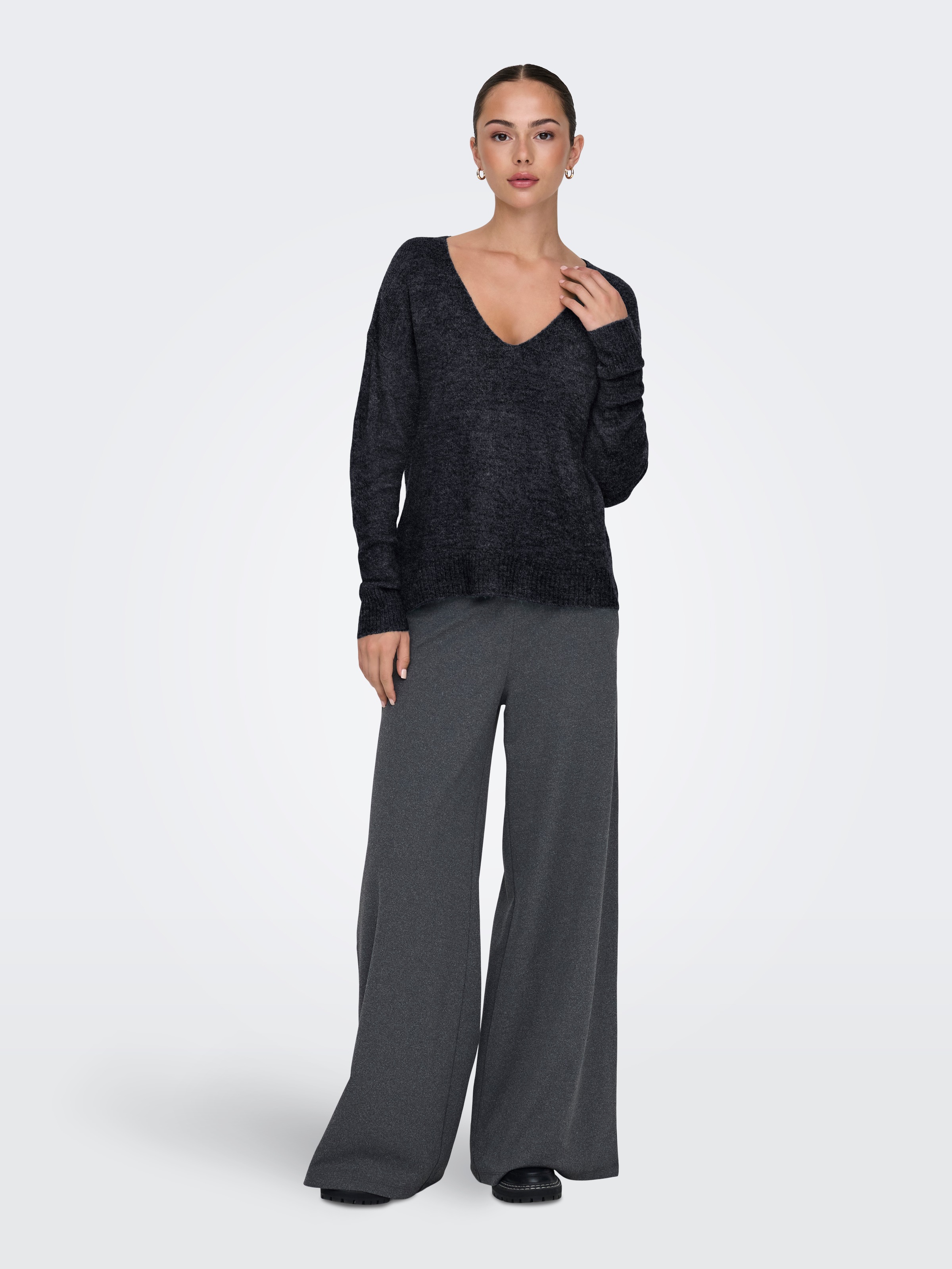 JDY V-Ausschnitt-Pullover »JDYELANORA L/S V-NECK PULLO. KNT NOOS« mit leicht überschnittenen Schultern