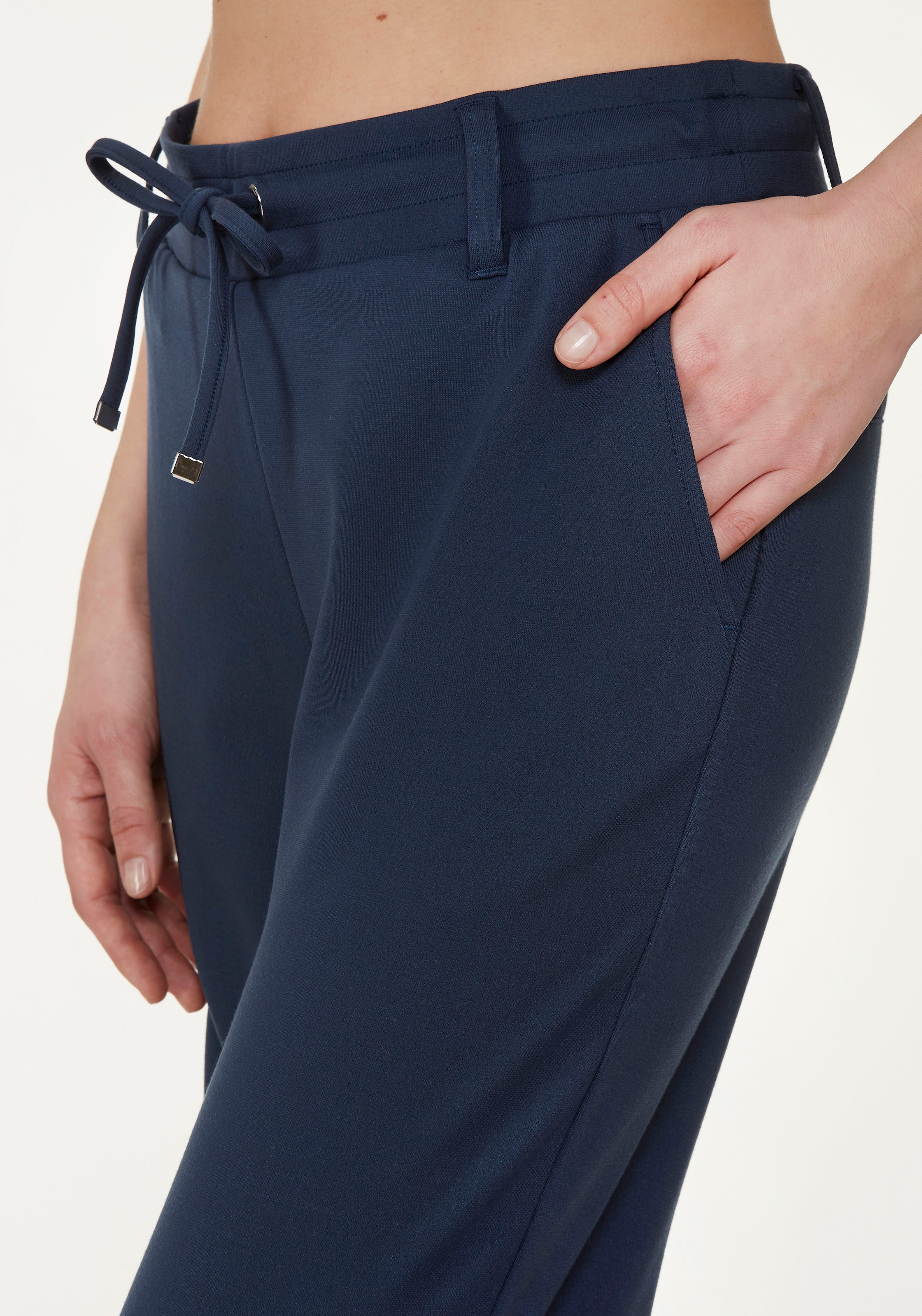 LASCANA Homewearhose, in weich fließendem Material, Loungewear