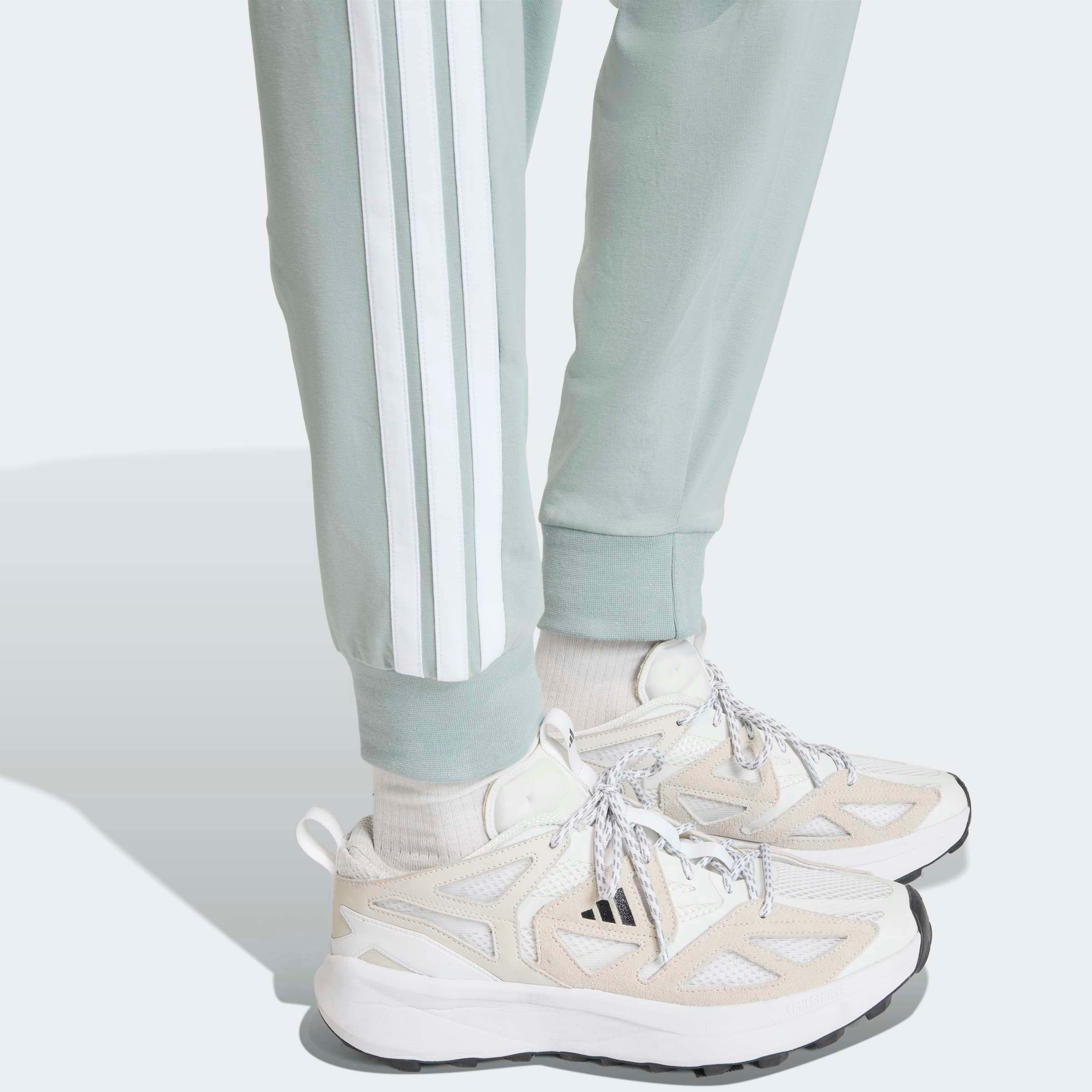adidas Sportswear Sporthose »W 3S SJ JOGGER«  Lässig geschnitten, hoher Bund, schmal zulaufende Beinform