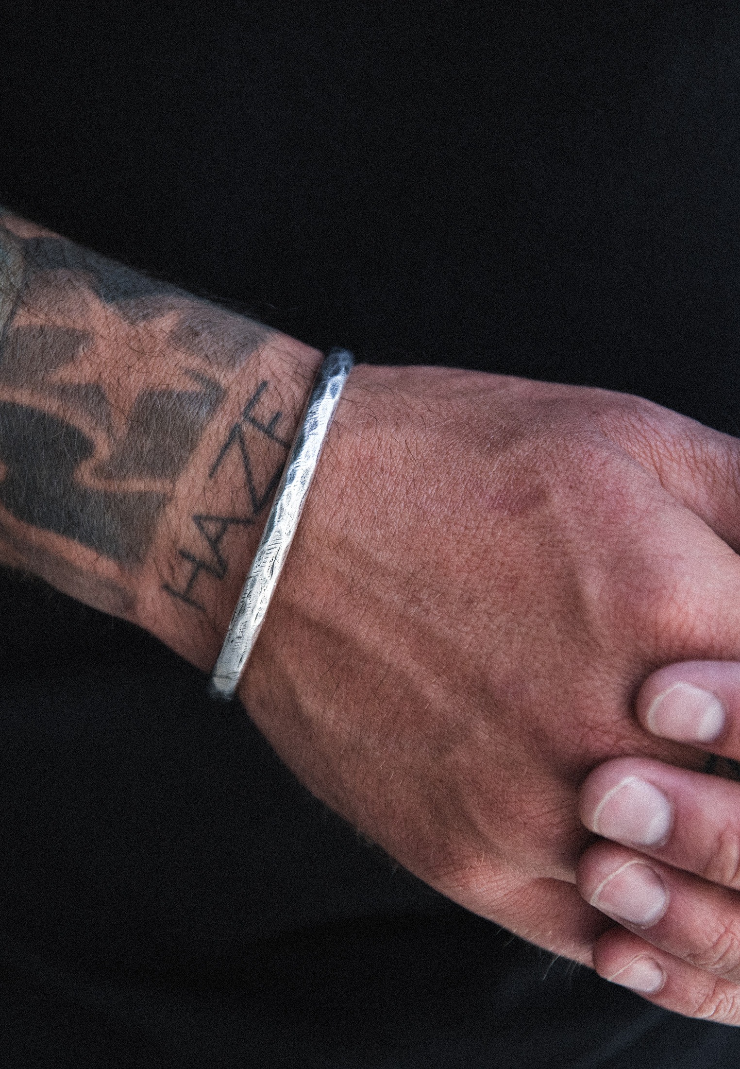 HAZE & GLORY Armreif »Armband Herren Armreif Hook Big gehämmert 925 Silber«