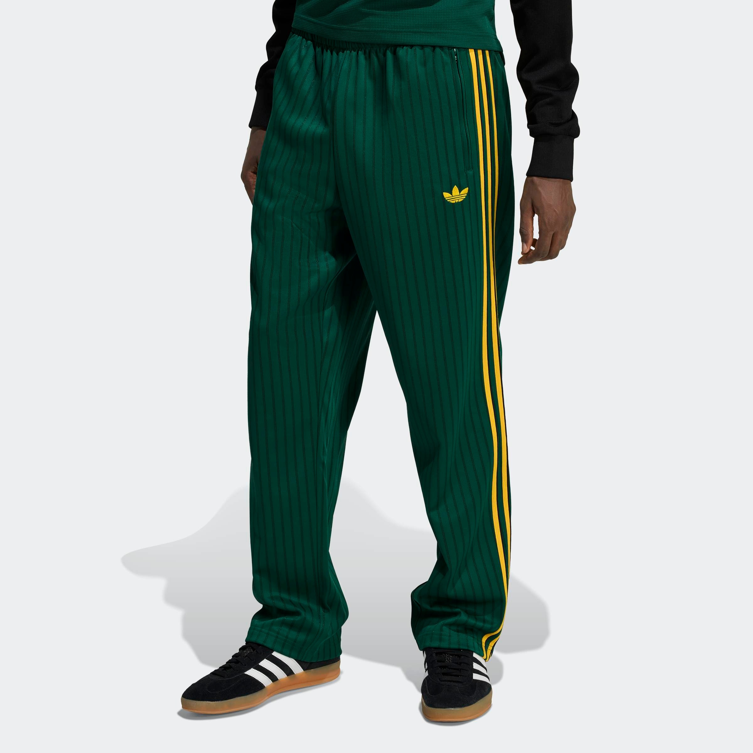 adidas Originals, Herren, Sporthose »FIREBIRD TP«, Collegiate Green, N-Gr, M - N-Gr, Collegiate Green, Locker geschnittene Trainingshose mit dezentem 