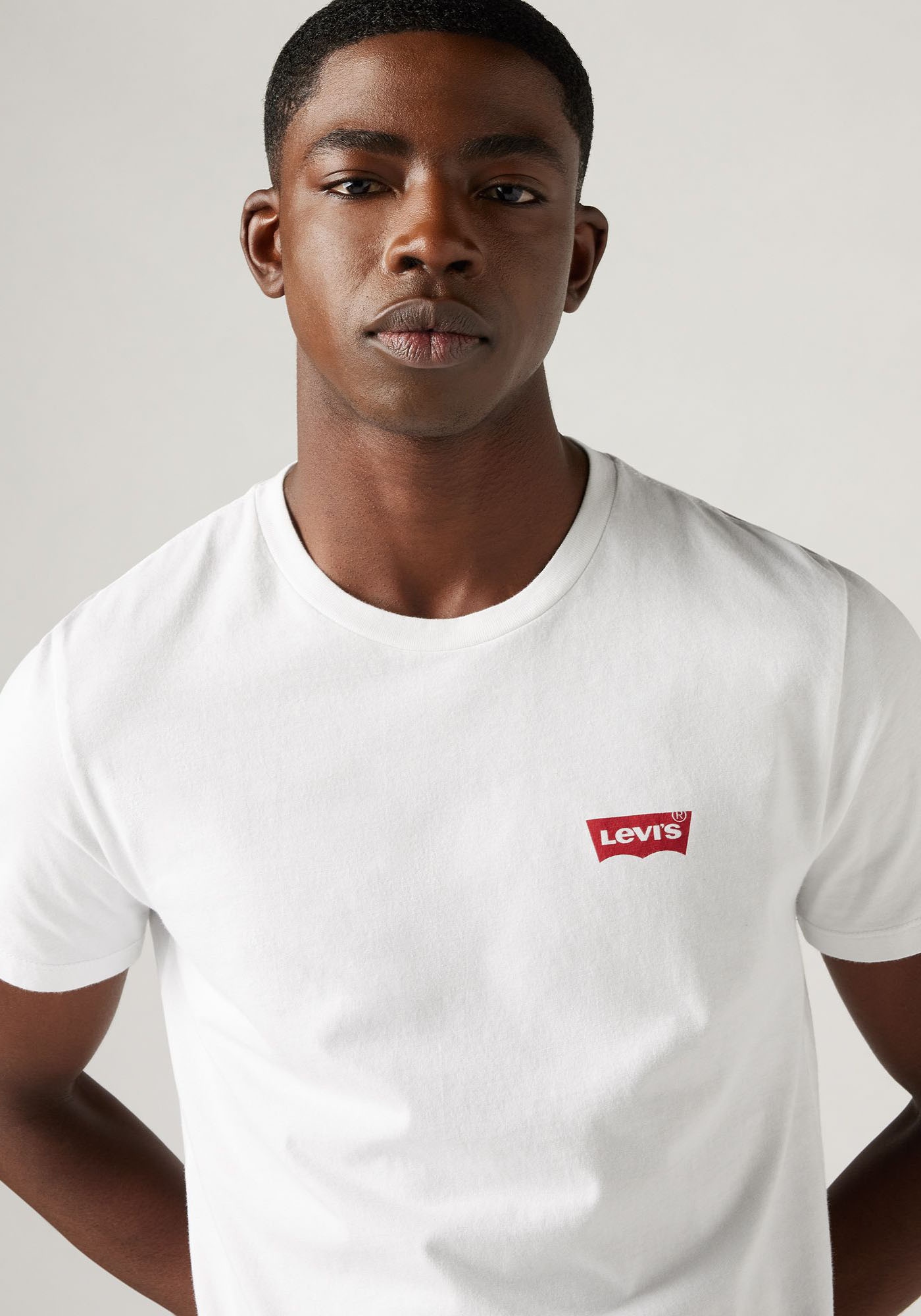 Levi's® Kurzarmshirt mit Levi's® Logo auf der Brust