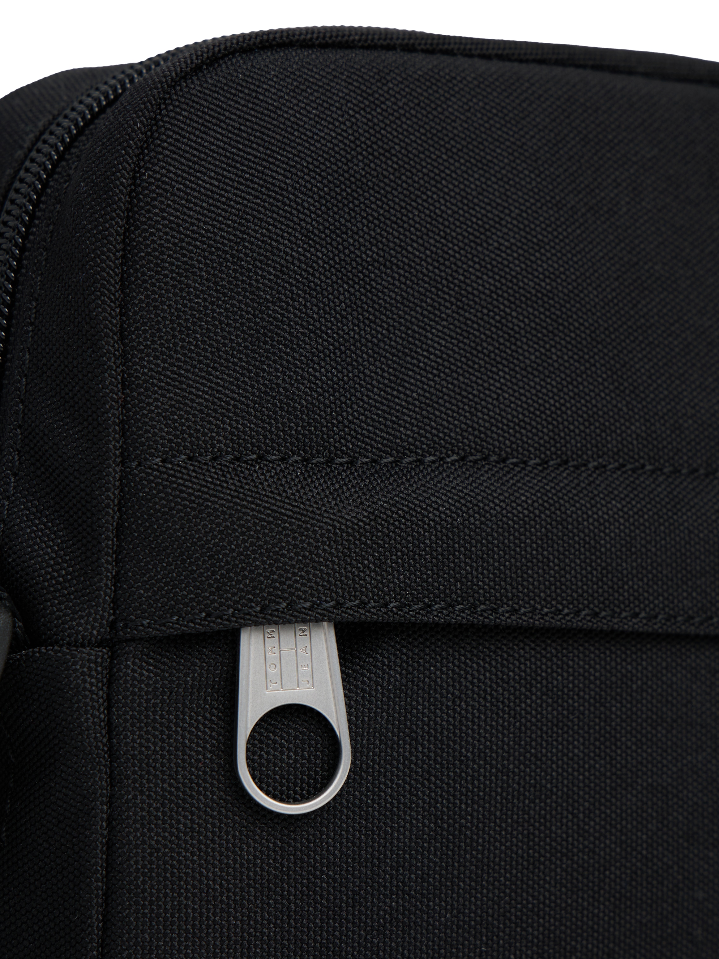 Tommy Jeans Umhängetasche »TJM ESS DAILY REPORTER« , Men Schultertasche, Freizeitasche mit Tommy Jeans Flaggen-Aufnäher