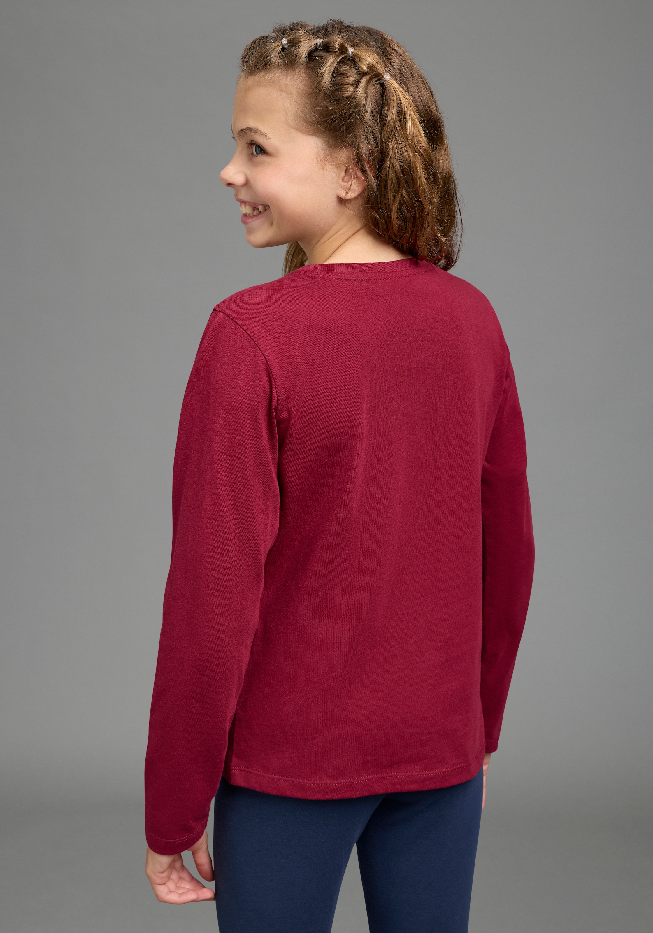 KIDSWORLD Langarmshirt »STERN« Langarm,  taillierter Schnitt,  mit glitzernden Pailletten