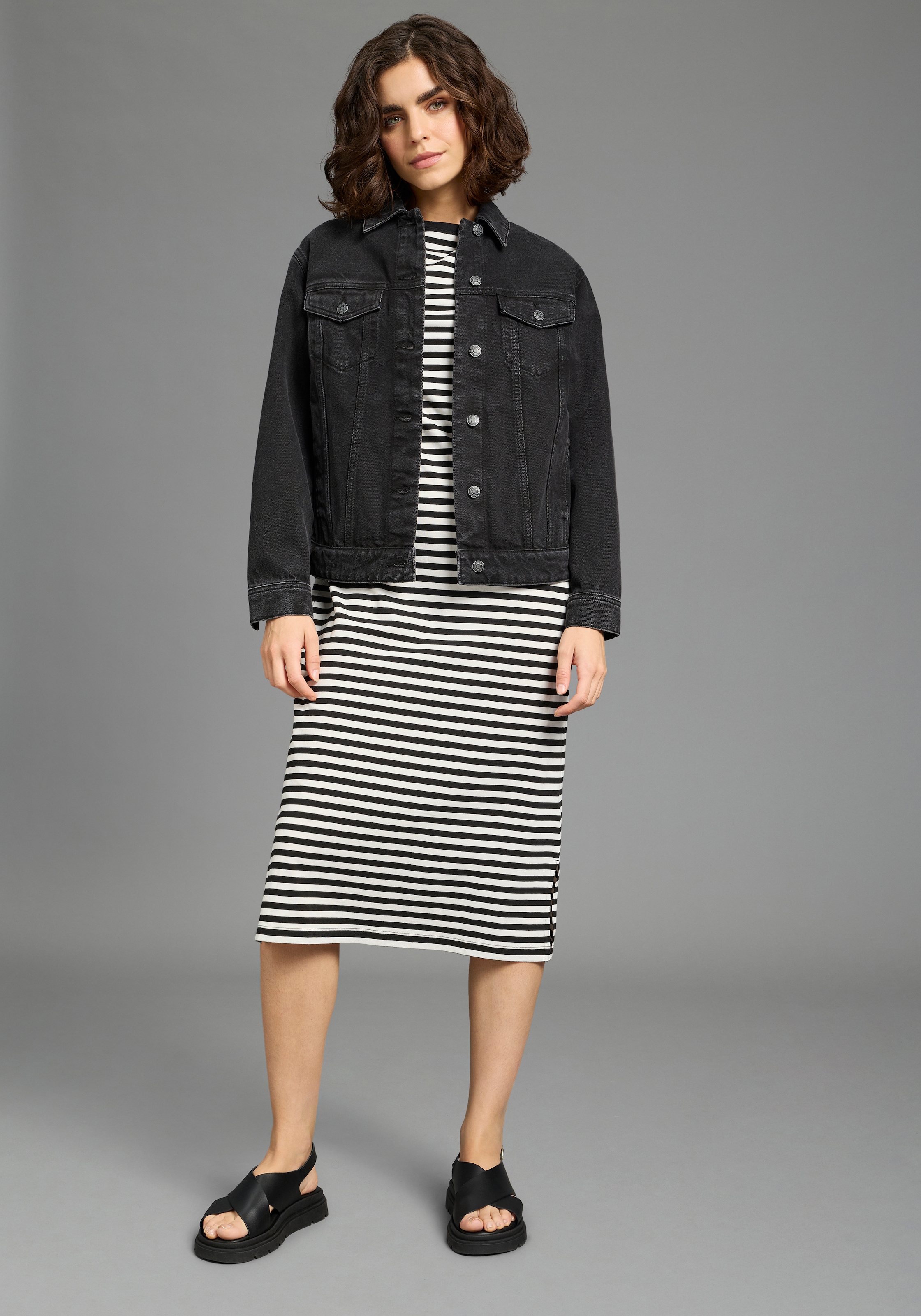 Flashlights Shirtkleid wadenlange Schnittform, aus Single Jersey, mit gestreifter Optik