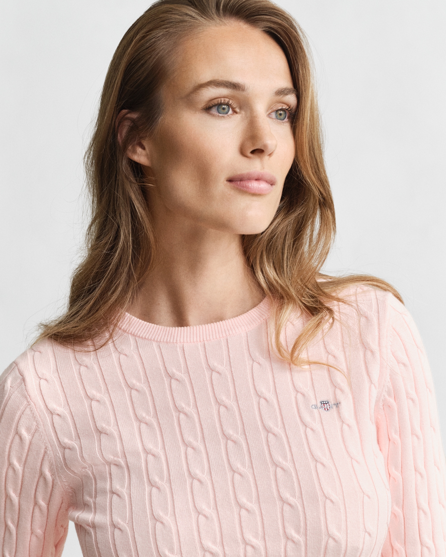 Gant Strickpullover »STRETCH COTTON CABLE C-NECK« mit Logostickerei auf der Brust