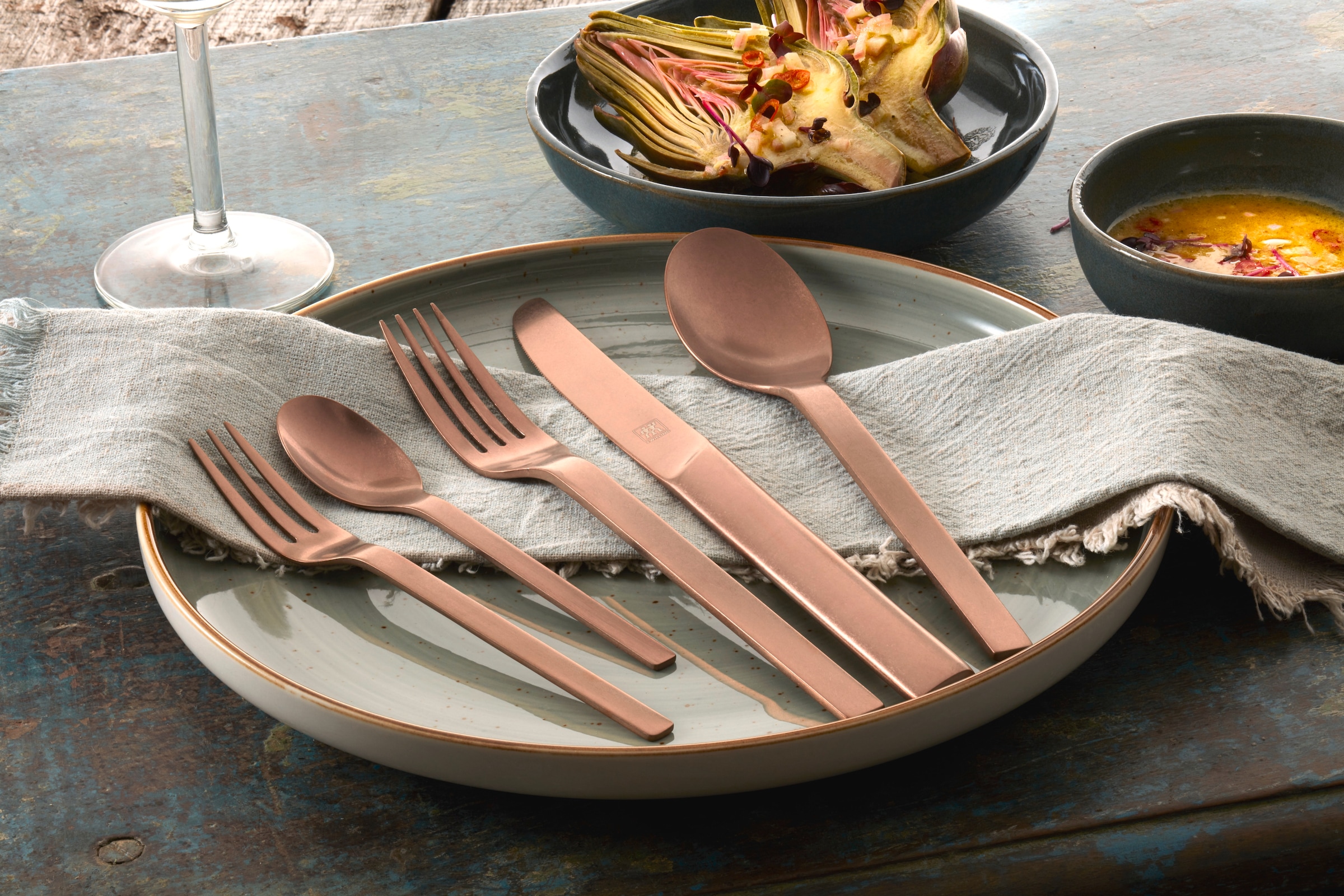 Zwilling Besteck-Set »Minimale mattiert«, (Set, 68 tlg.), 18/10 Edelstahl, Rostfrei, für bis zu 12 Personen, Rosa