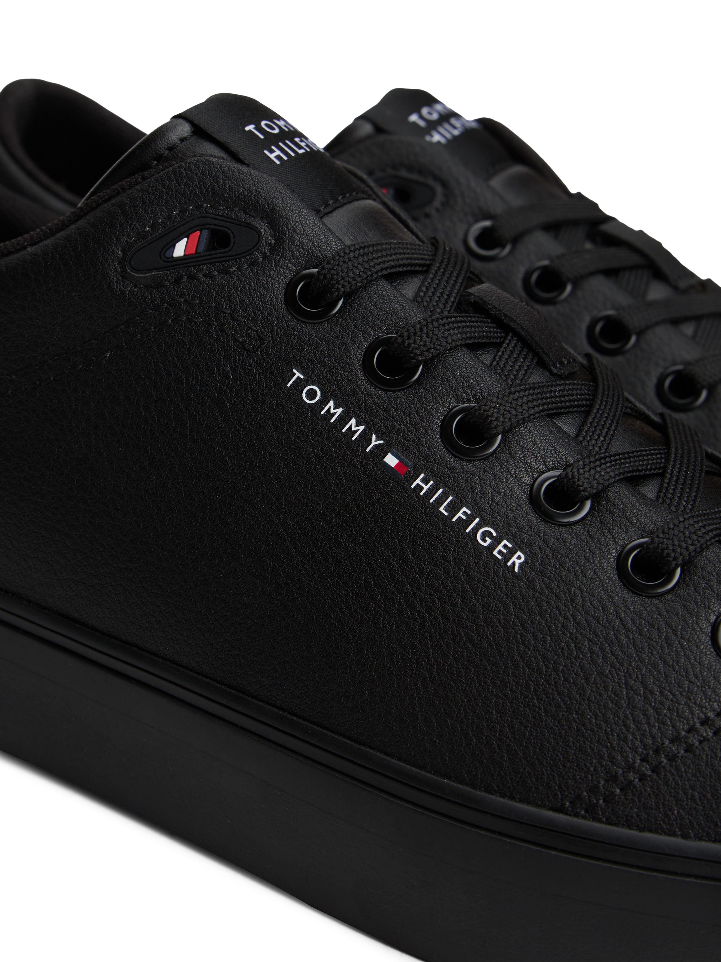Tommy Hilfiger Sneaker »TH HI VULC CORE LOW LTH II ESS«  , Freizeitschuh, Halbschuh, Schnürer in schmaler Form