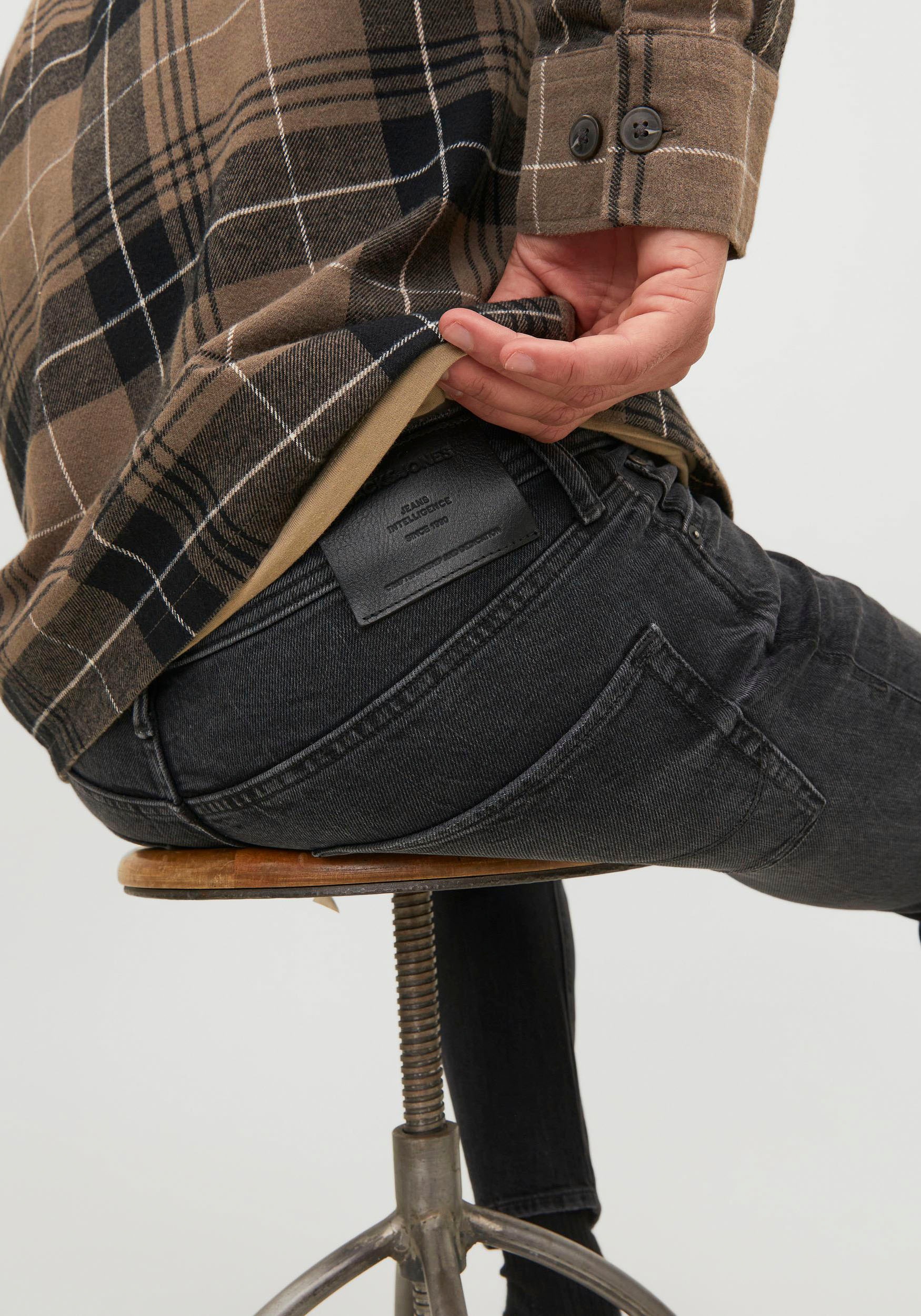 Jack & Jones Tapered-fit-Jeans »JJIMIKE JJORIGINAL CJ SN«, mit Five-Pocket-Design
