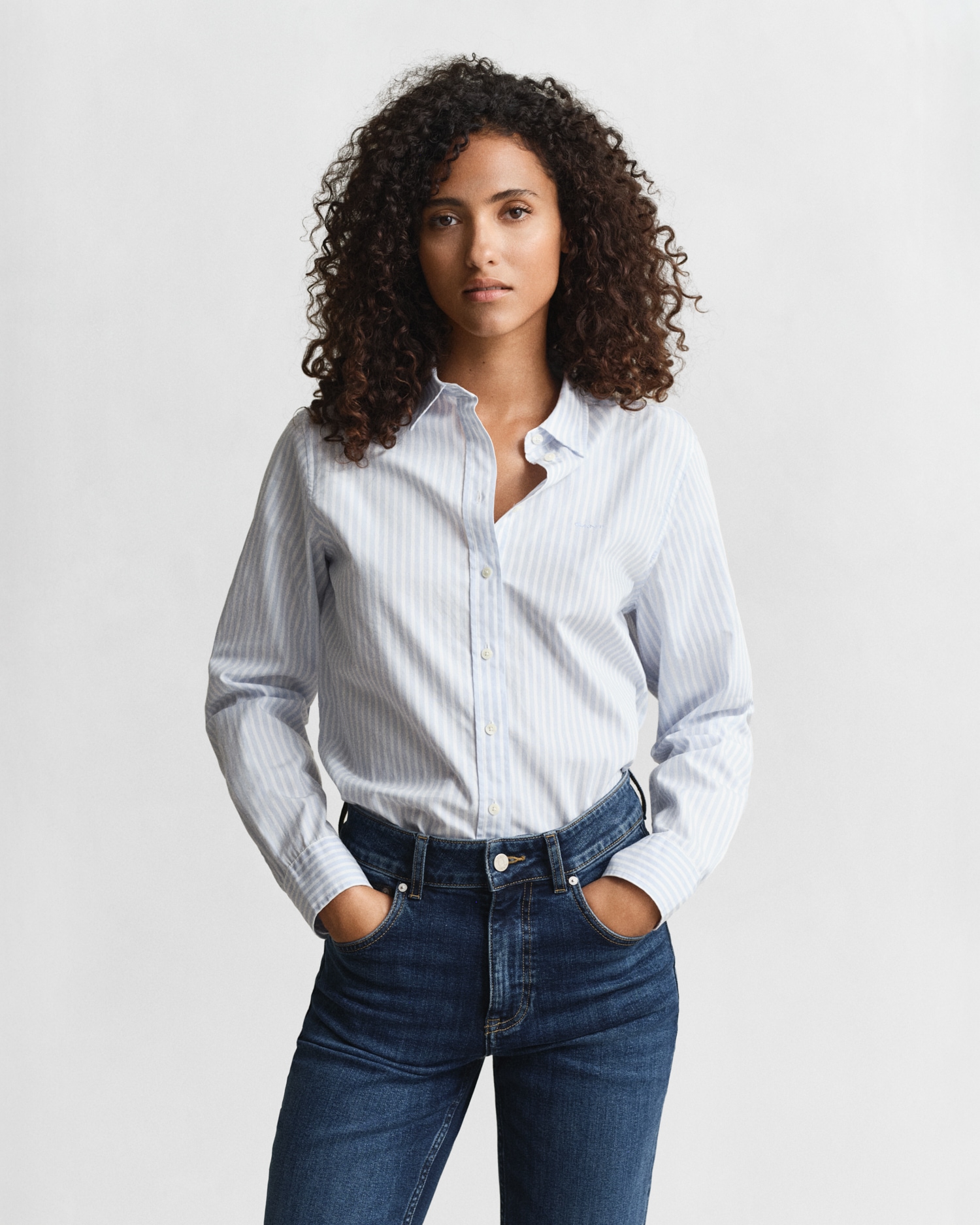 Gant Hemdbluse »REG POPLIN STRIPED SHIRT« mit einer kleinen Logostickerei auf der Brust
