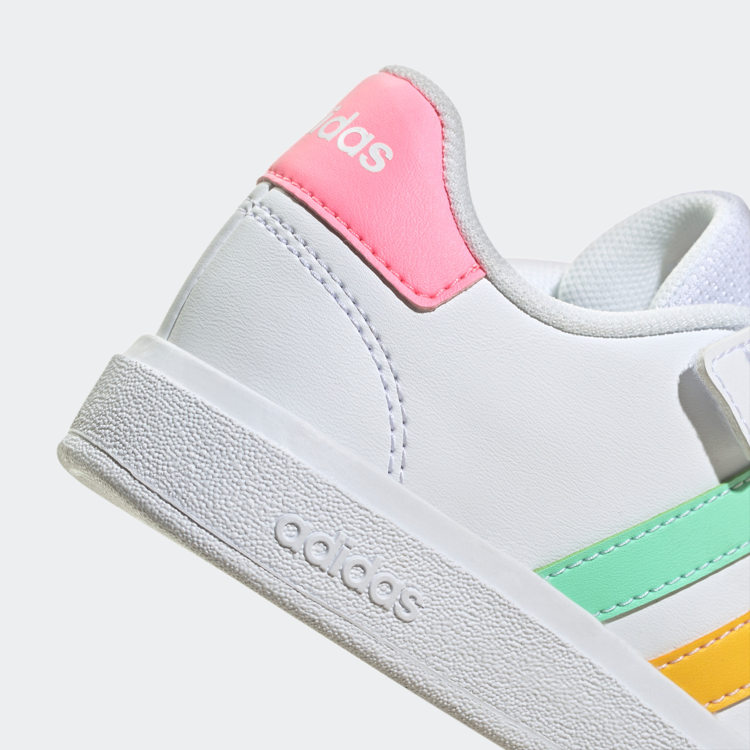 adidas Sportswear Klettschuh »GRAND COURT COURT ELASTIC LACE AND TOP STRAP«, Design auf den Spuren des adidas Superstar