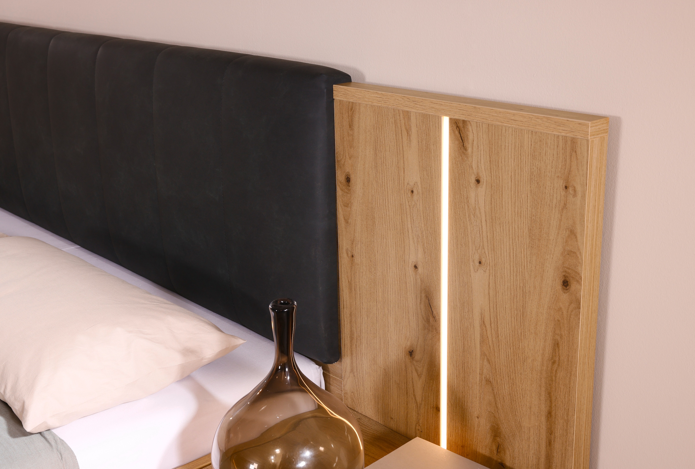 rauch Bettanlage »Bett Doppelbett Futonbett APOLLON«, (Set, 5 tlg., Bettbank mit 3 Schubladen Push-to-Open Funktion), 2 Hänge-Nachttische, Paneele mit Beleuchtung MADE IN GERMANY