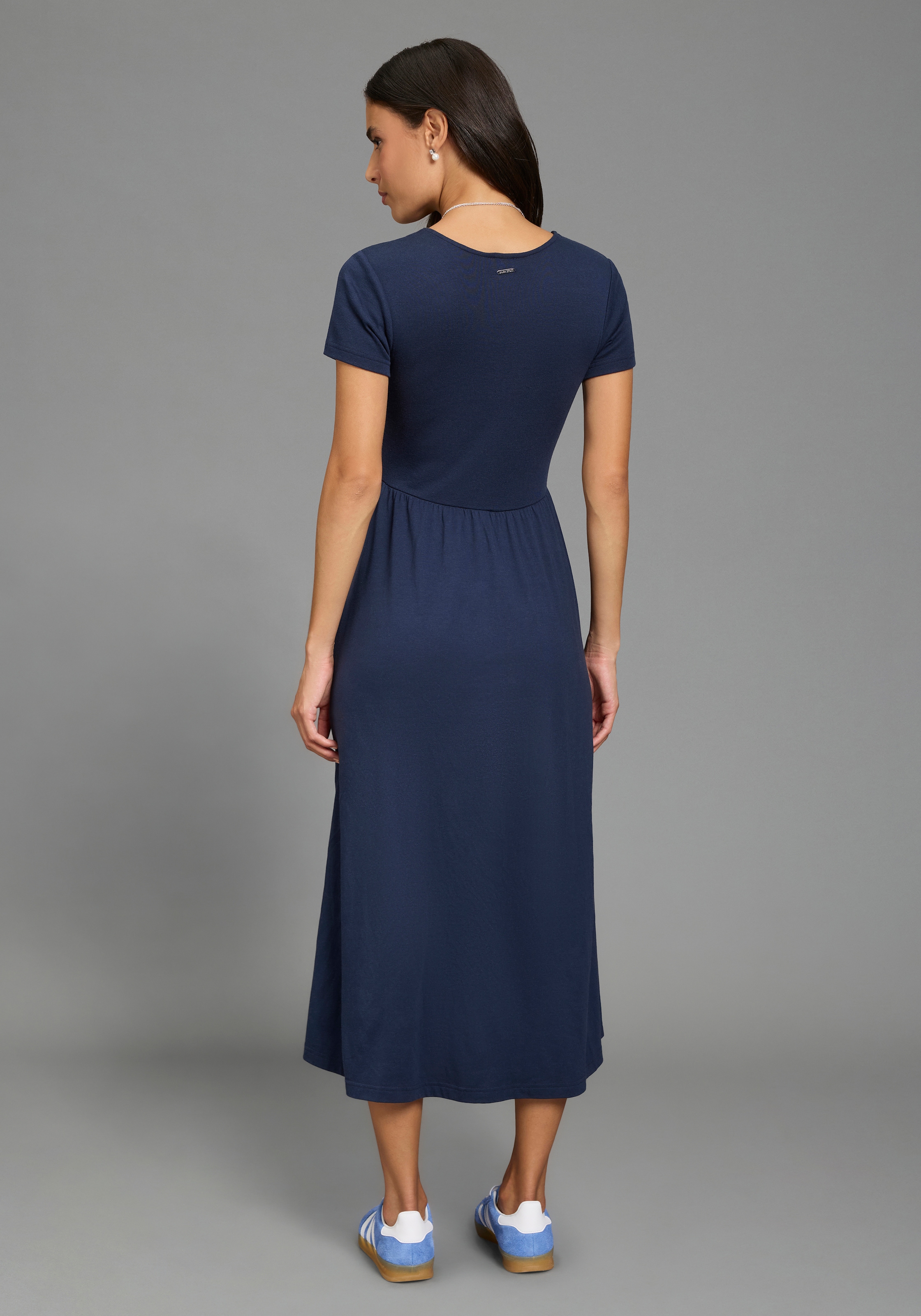Laura Scott Midikleid Seitennahttaschen wadenlanger Schnitt, aus Baumwolle und Modal, Kurzarm, figurbetont
