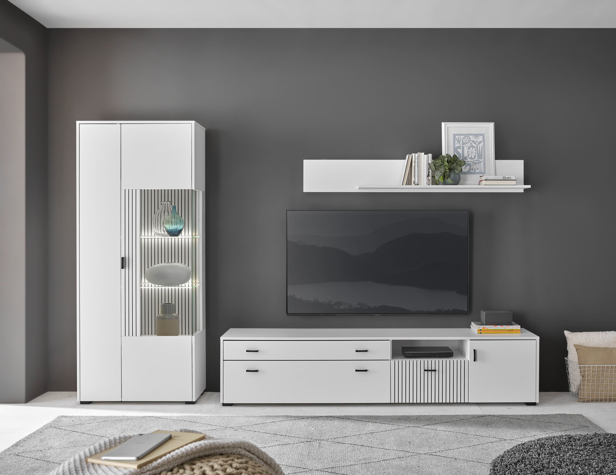INOSIGN Wohnwand »HUDSON«, (Set, 3 St.), mit moderner Rillenoptik, Griffe aus Metall (Schwarz), Breite 285 cm