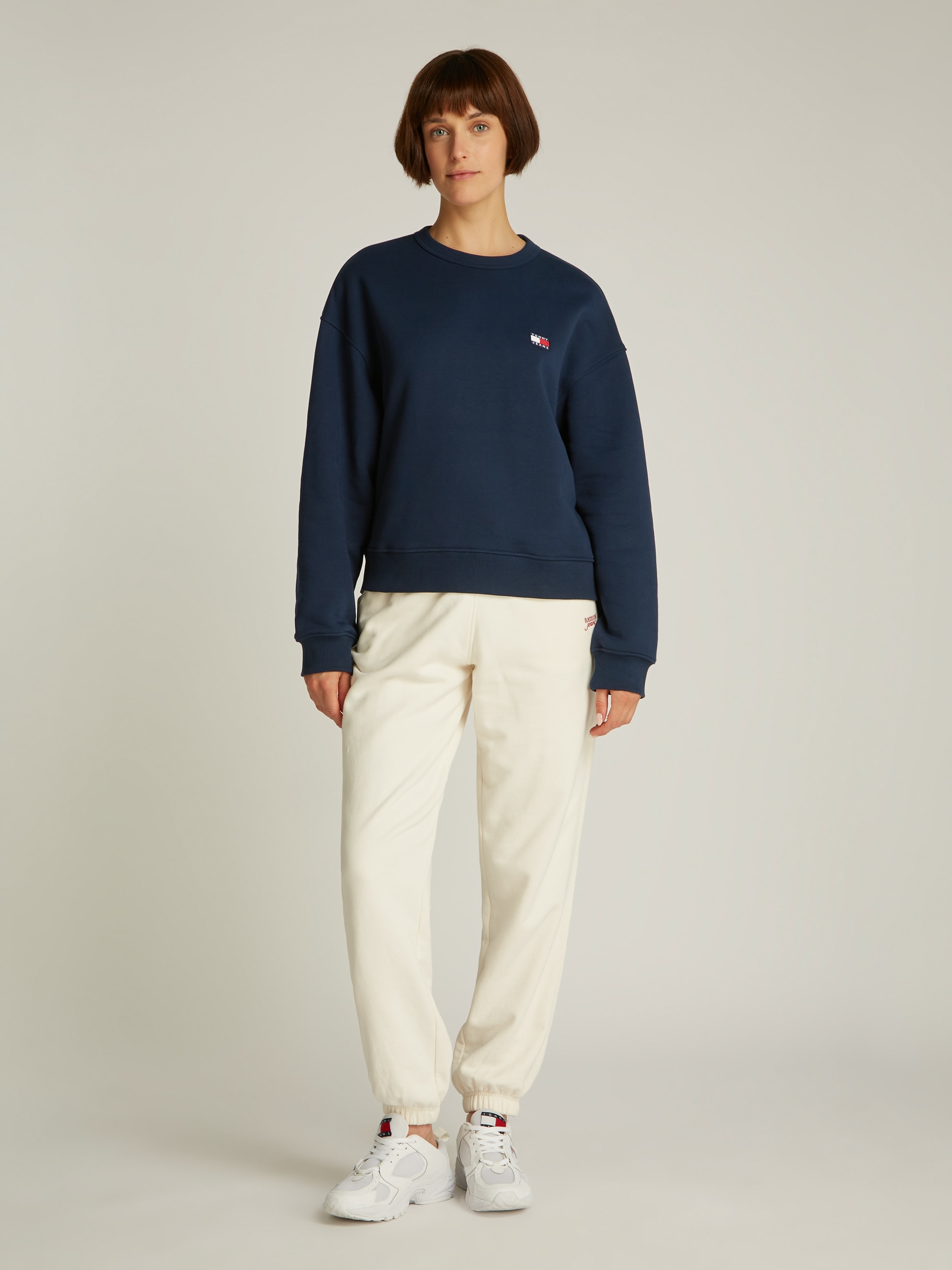 Tommy Jeans Sweatshirt »TJW BXY BADGE CREW«, mit Logo-Badge