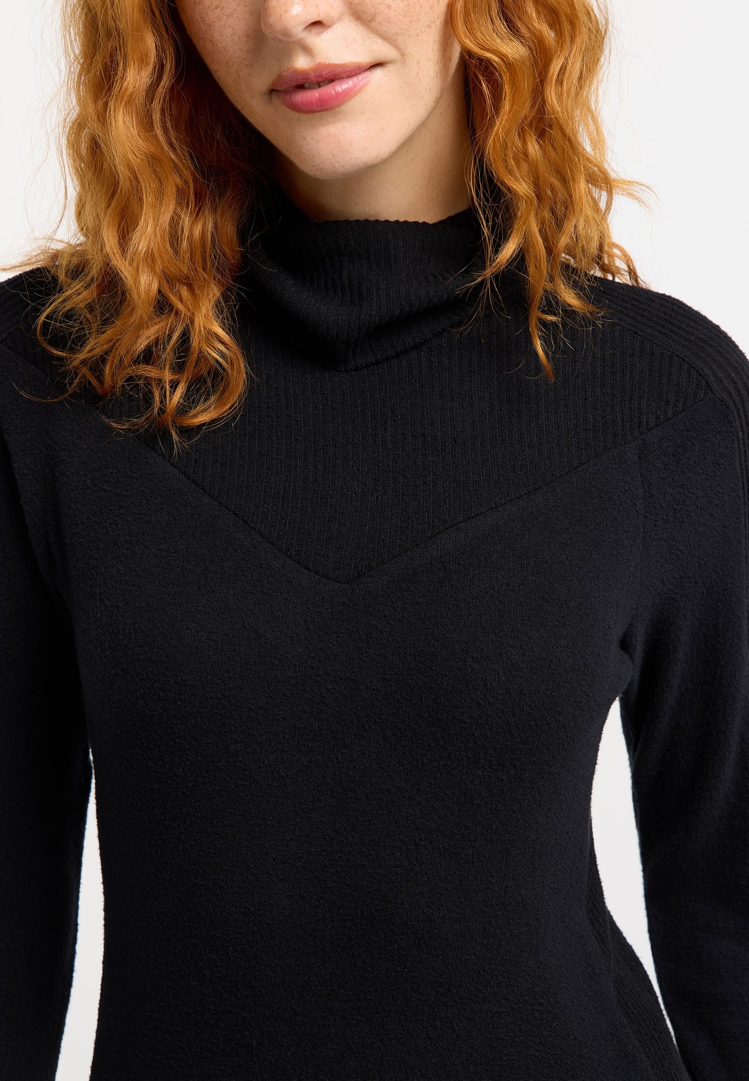 Ragwear Strickkleid »PEONA« Label-Applikation am Saum für den unverkennbaren ragwear-Look