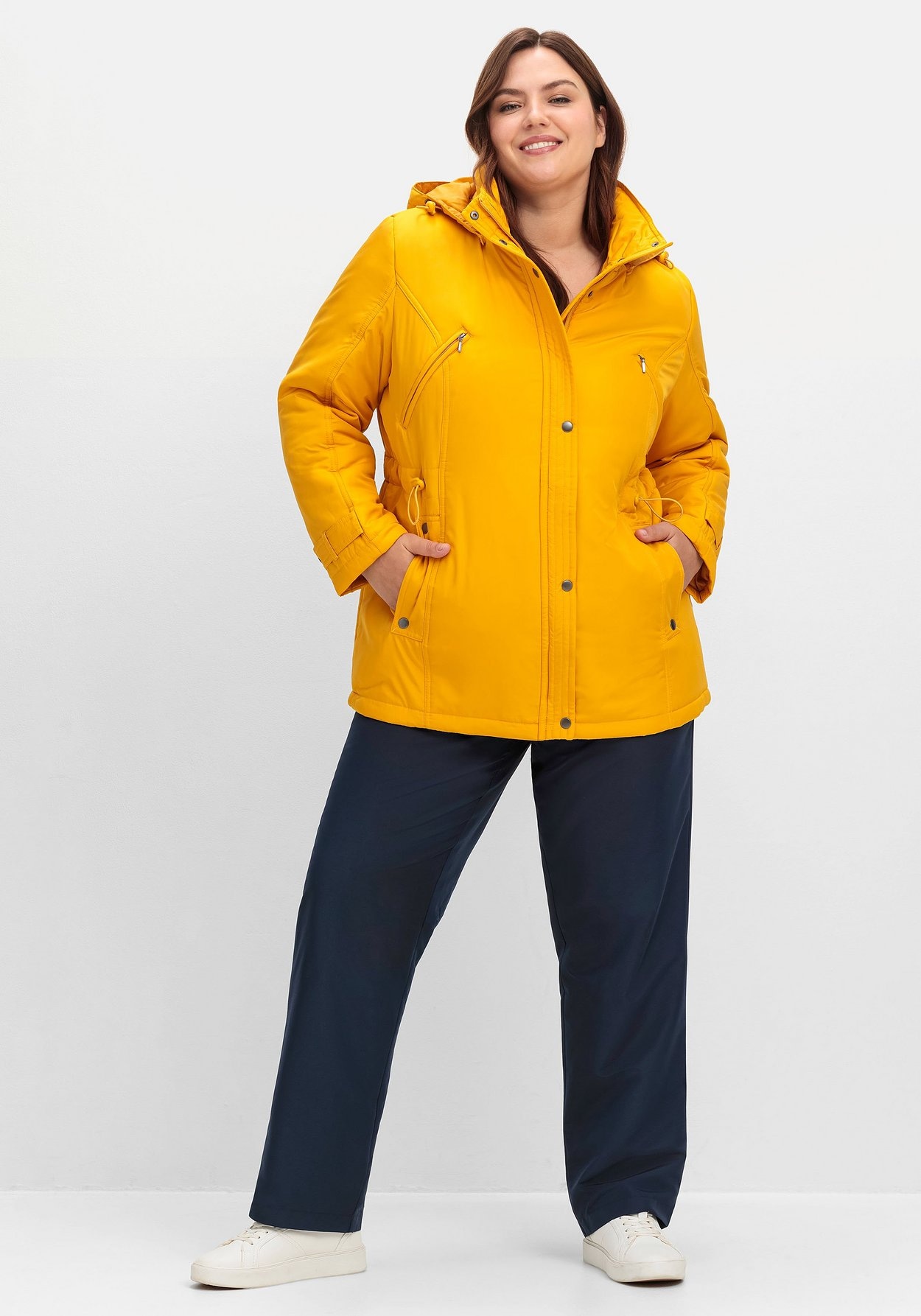 Sheego Steppjacke »Steppjacke mit Kapuze und Kontrastdetails«