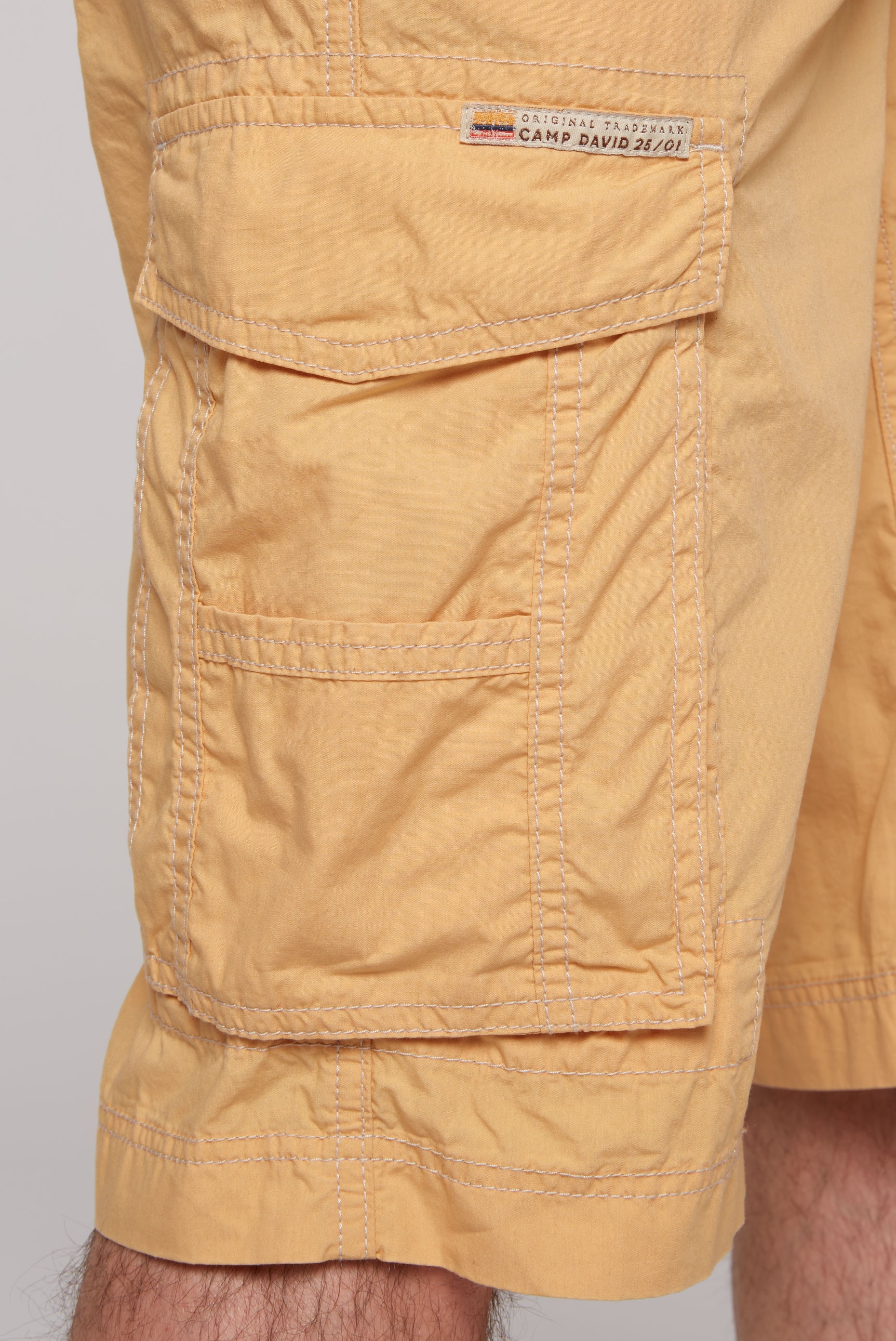 CAMP DAVID Cargoshorts, mit Markenlabel an den Taschen