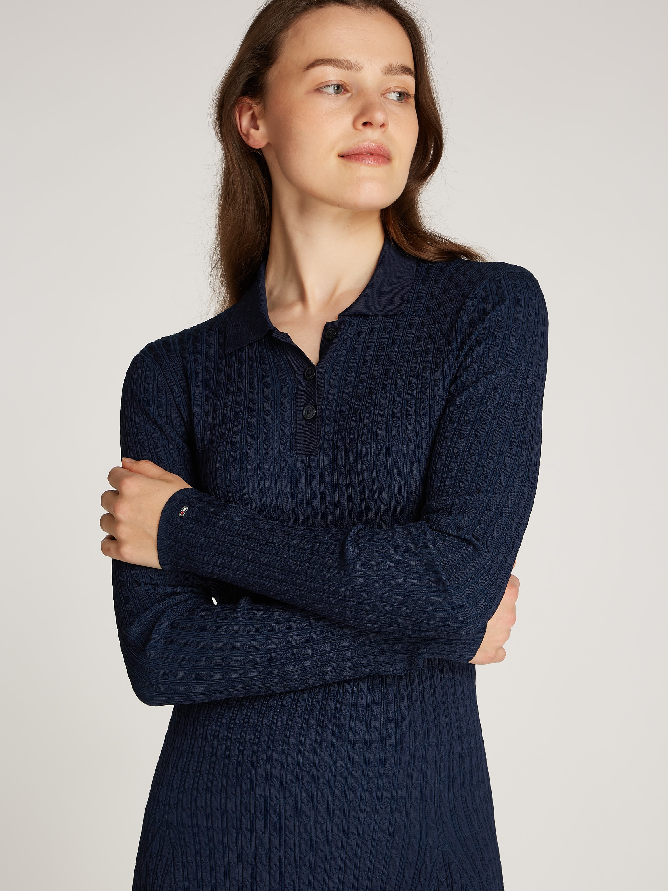 Tommy Hilfiger Strickkleid »RAYON CABLE F&F LS MIDI DRESS«, mit Zopfmuster, Metalllabel