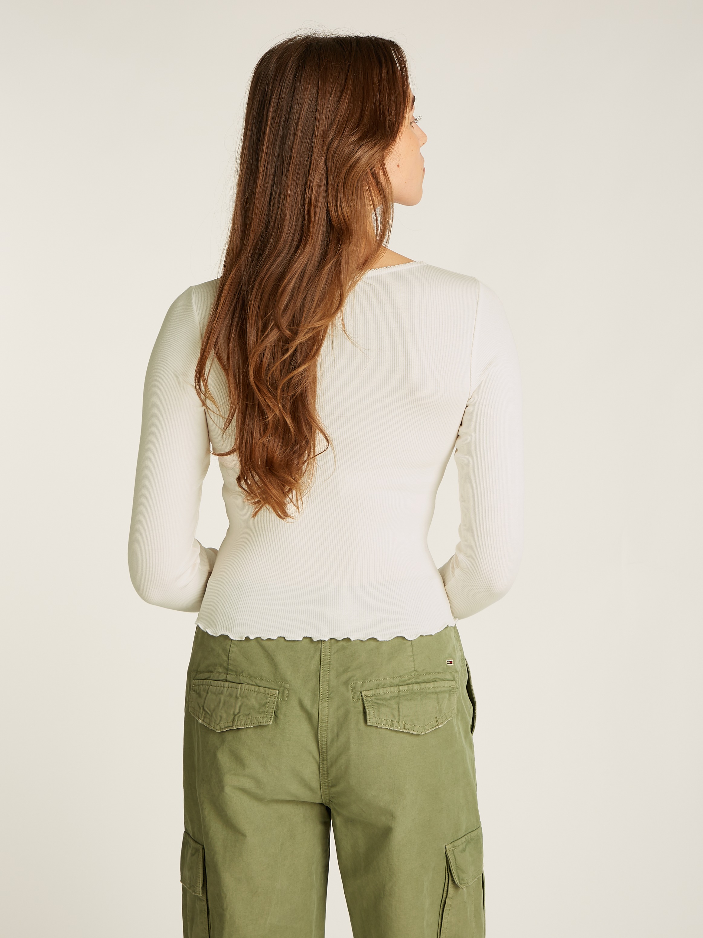 Tommy Jeans Langarmshirt »TJW SLIM SCALLOP«, mit Schleife